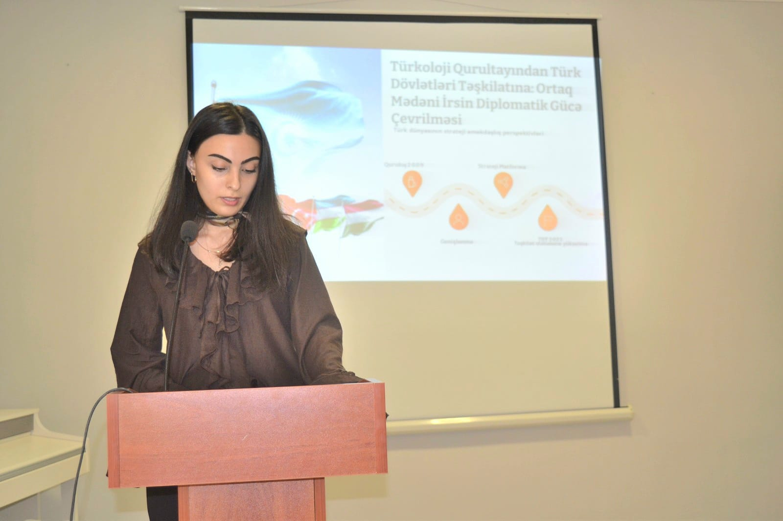 Kollecdə I Türkoloji Qurultayın dərsləri mövzusunda konfrans keçirilib