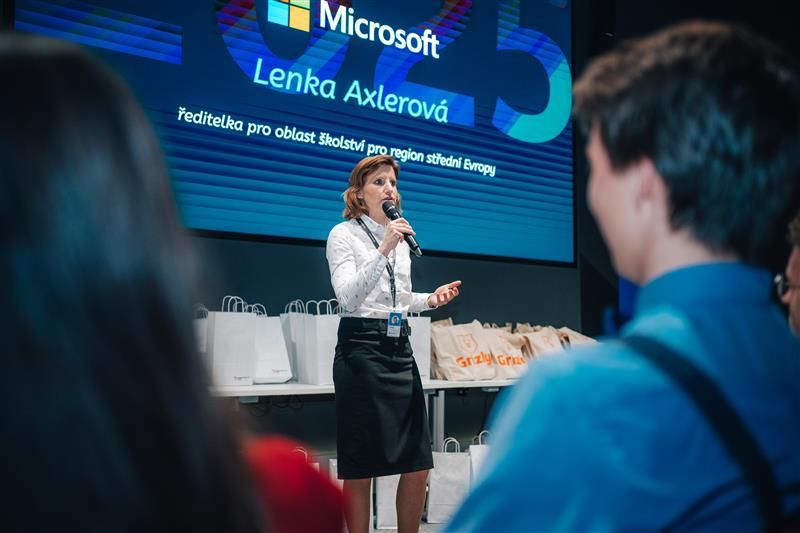 “Microsoft”un təhsil rəhbəri: “Copilot”  müəllimlərin iş yükünü azaldır