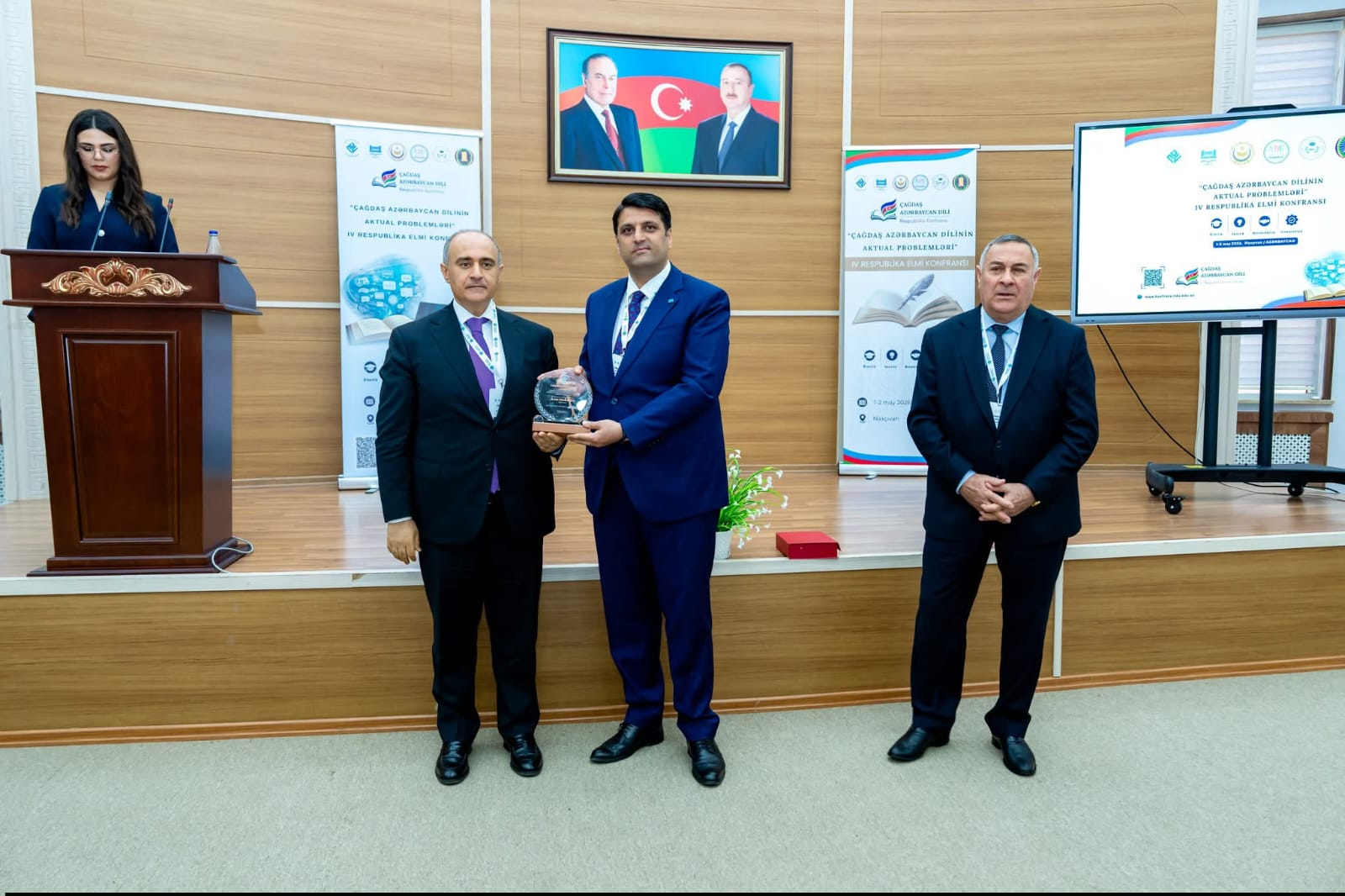 “Çağdaş Azərbaycan dilinin aktual problemləri” elmi konfransda müzakirə edilib