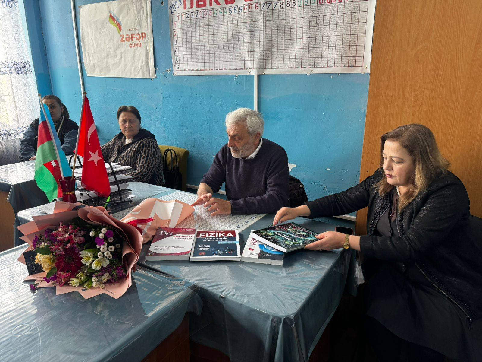 Əməkdar elm xadimi məzunu olduğu məktəbdə şagirdlərlə görüşüb