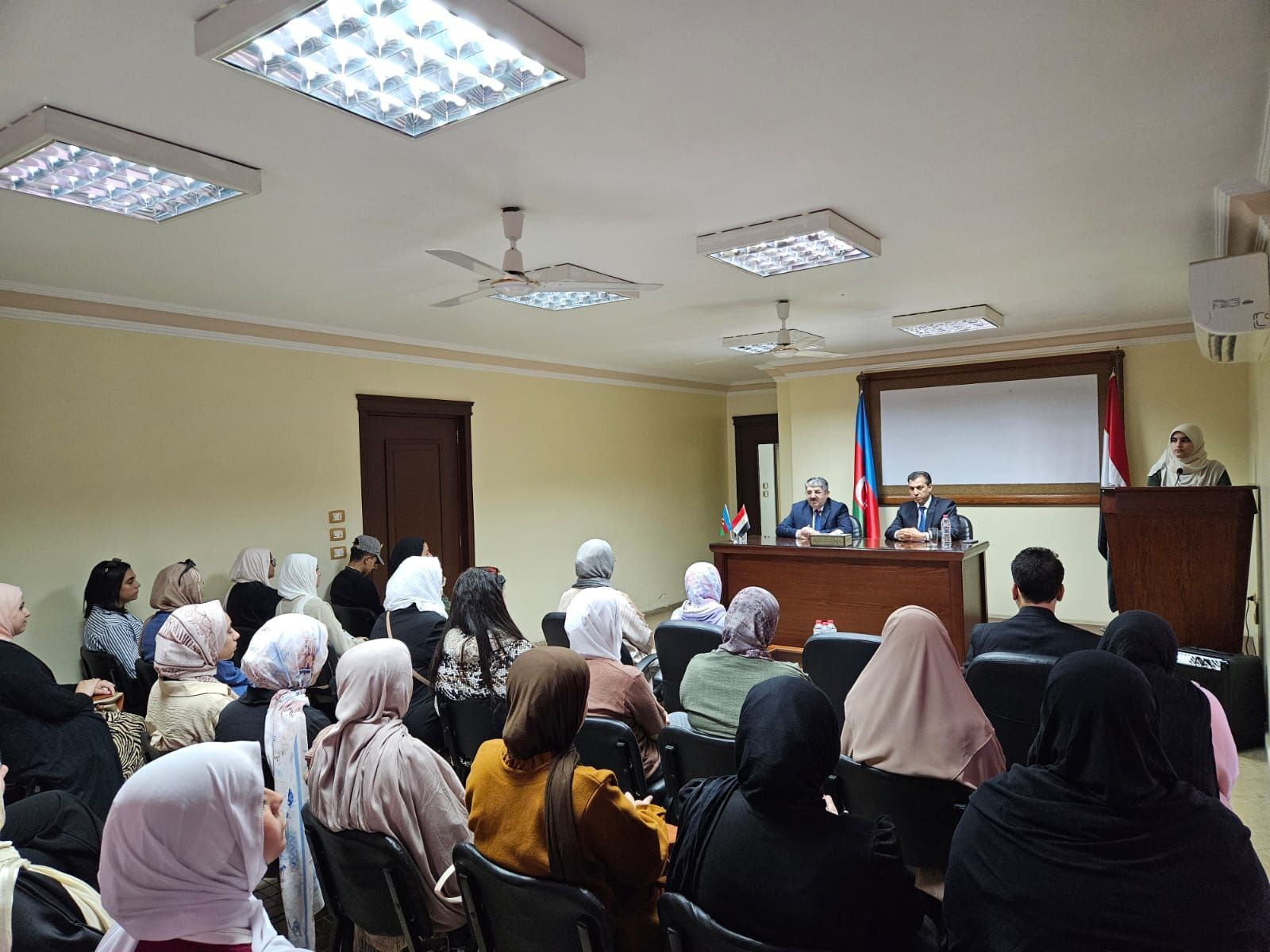 Qahirə Universitetində Azərbaycan dilini öyrənən tələbələrə sertifikat təqdim olunub  