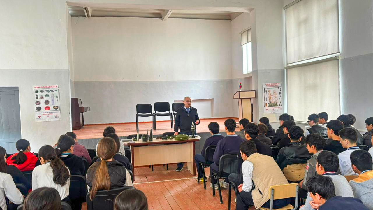 Məktəblərdə mina təhlükəsi ilə bağlı maarifləndirici görüşlər keçirilib