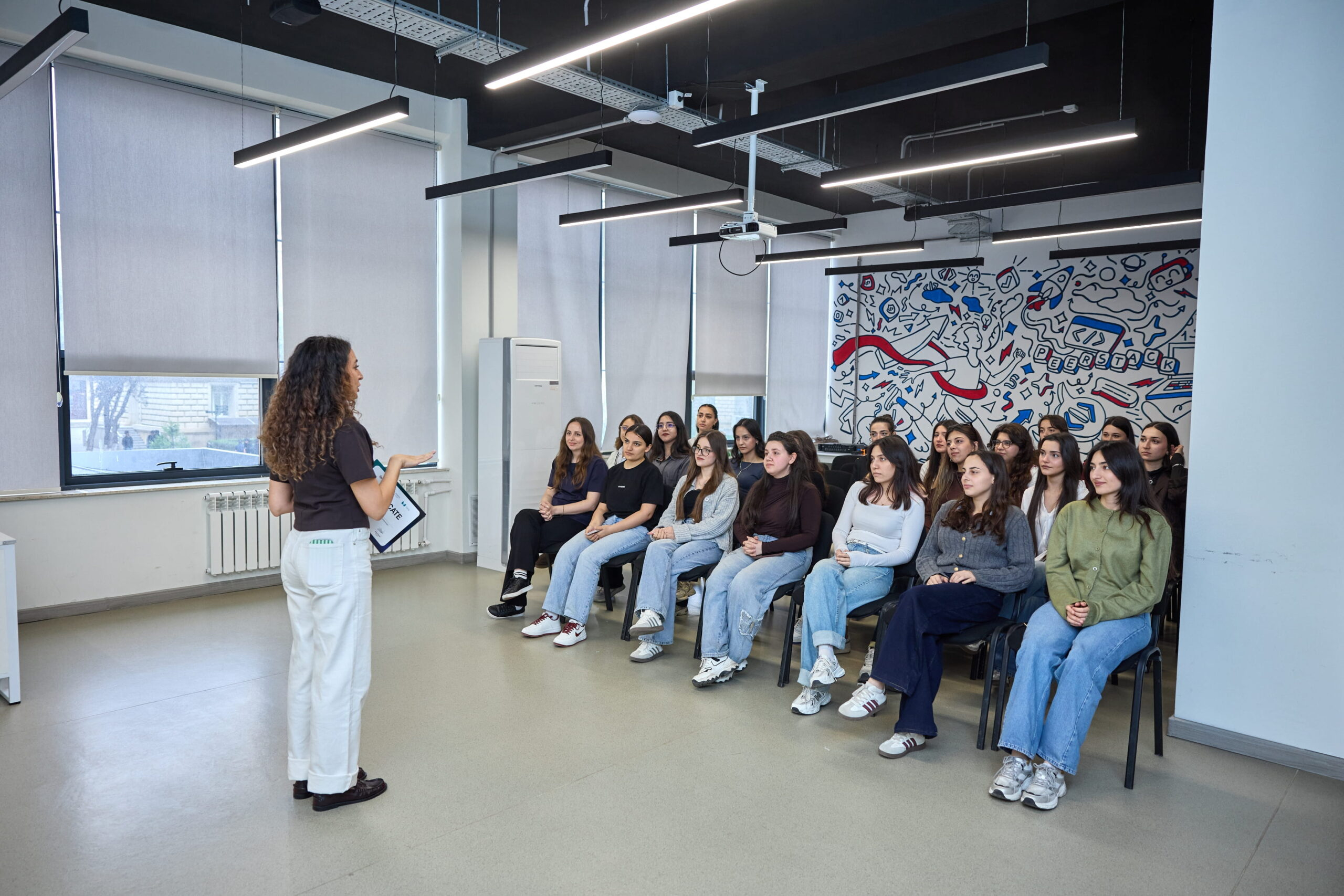 “Parla” iştirakçıları üçün rəqəmsal bacarıqlar üzrə təlim təşkil olunub