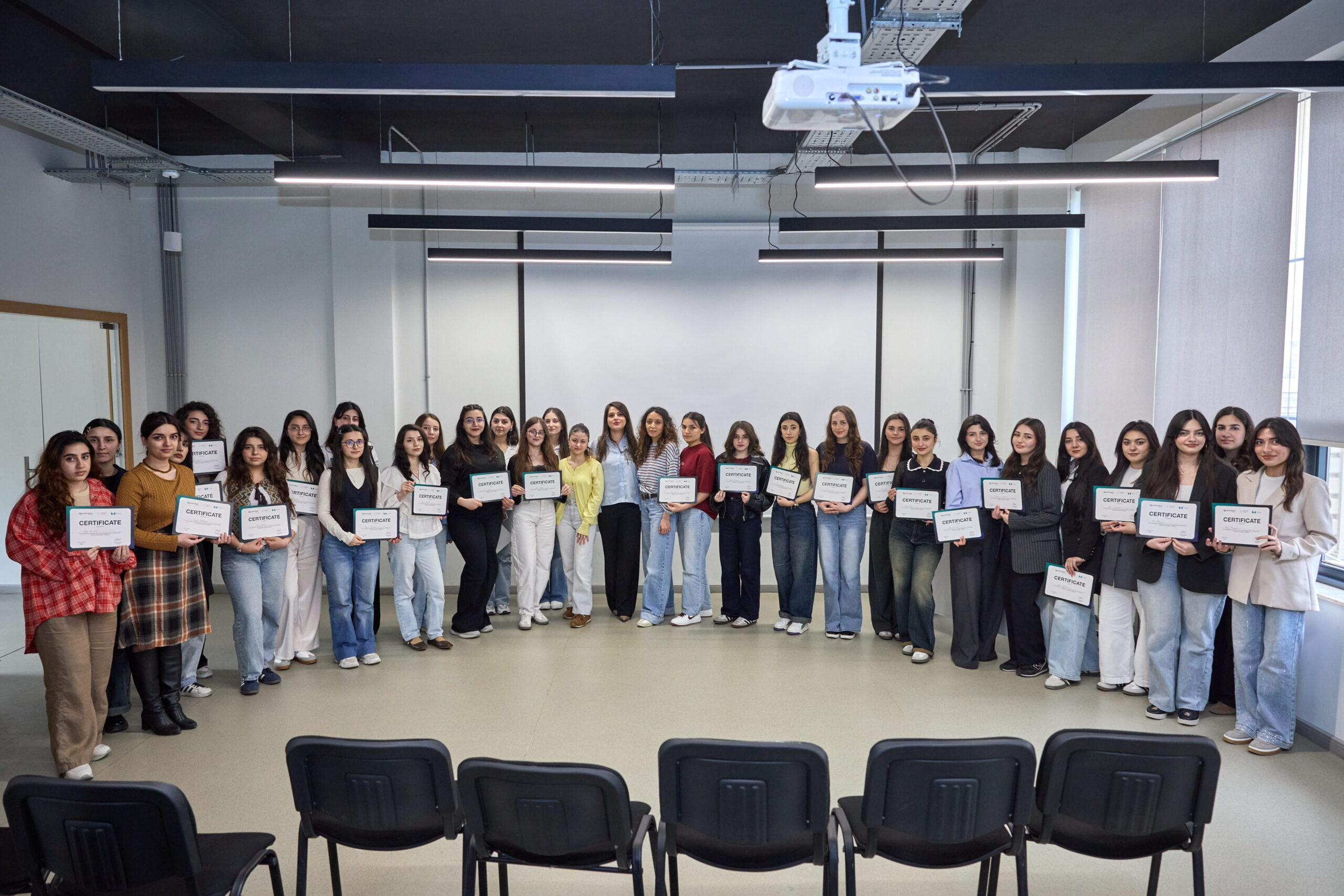 “Parla” iştirakçıları üçün rəqəmsal bacarıqlar üzrə təlim təşkil olunub