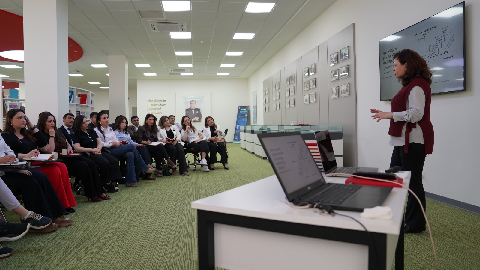 Təhsil Liderləri üçün mini MBA proqramı uğurla davam edir