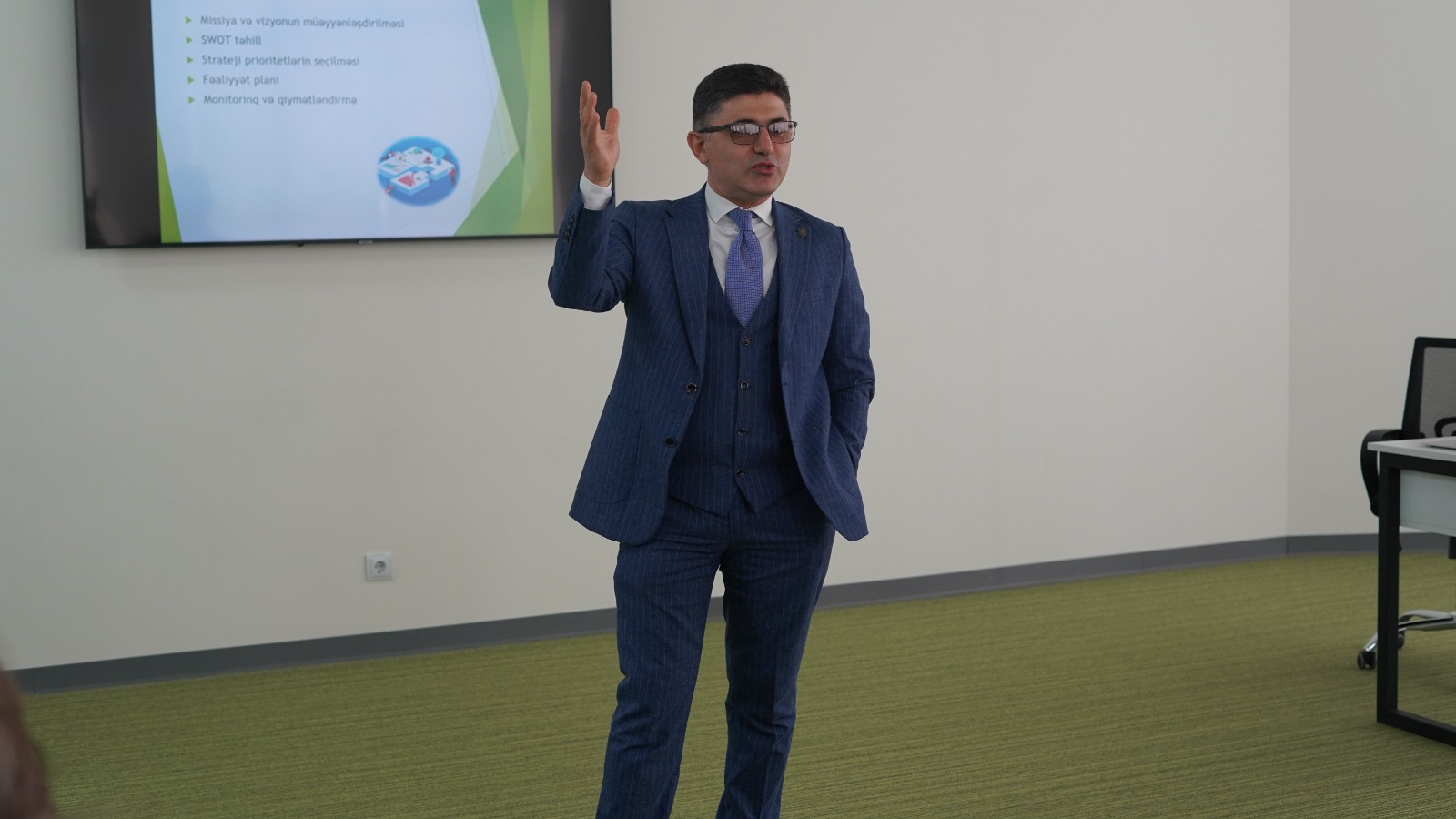 Təhsil Liderləri üçün mini MBA proqramı uğurla davam edir