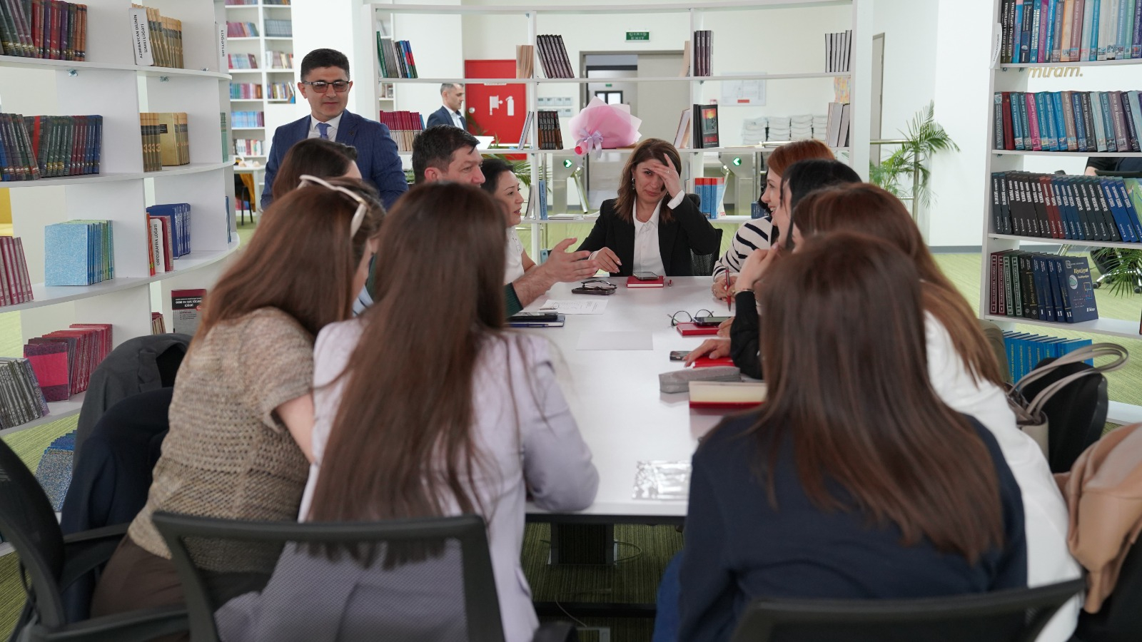 Təhsil Liderləri üçün mini MBA proqramı uğurla davam edir