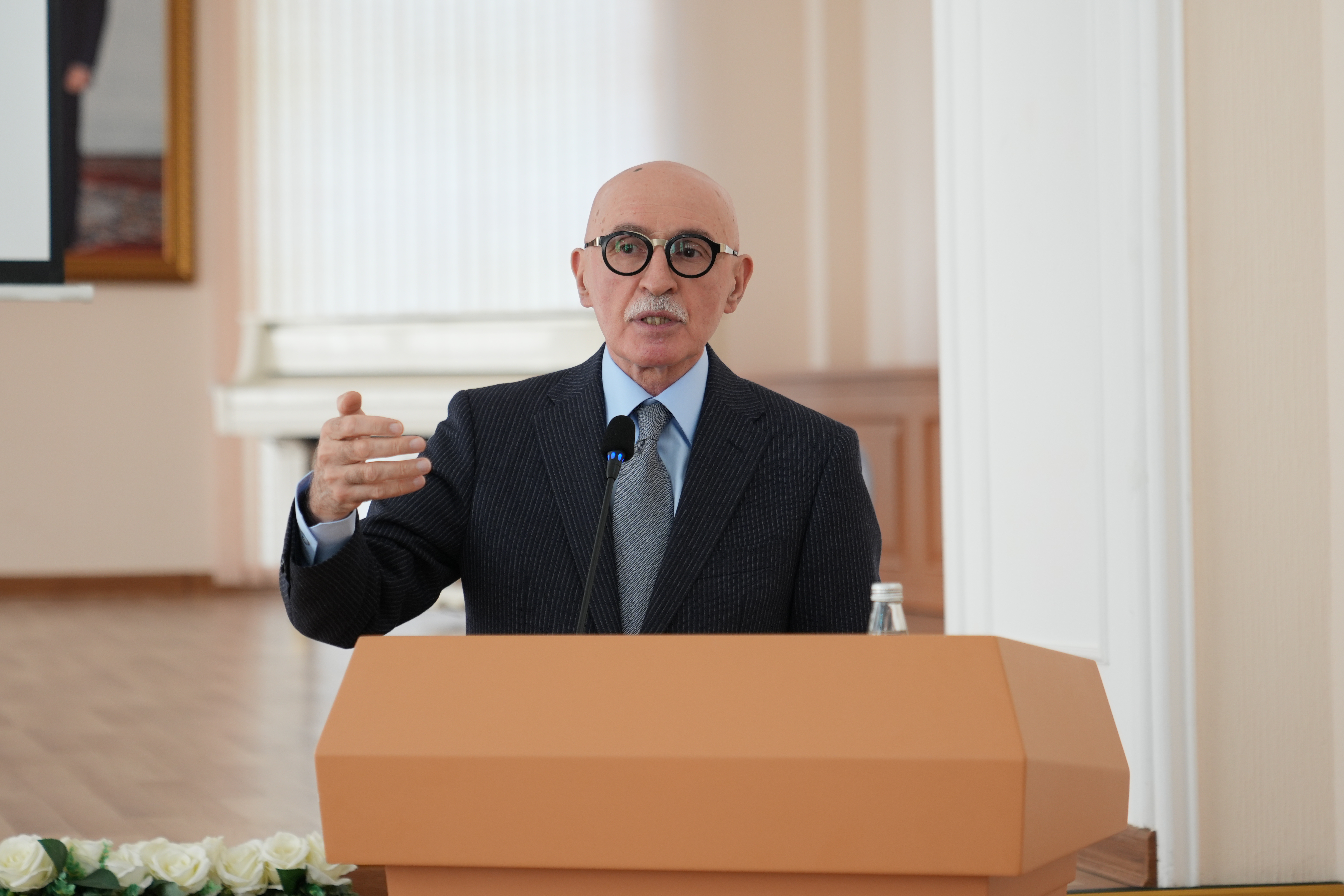 Firudin Qurbanov gələcəyin dənizçiləri ilə görüşüb