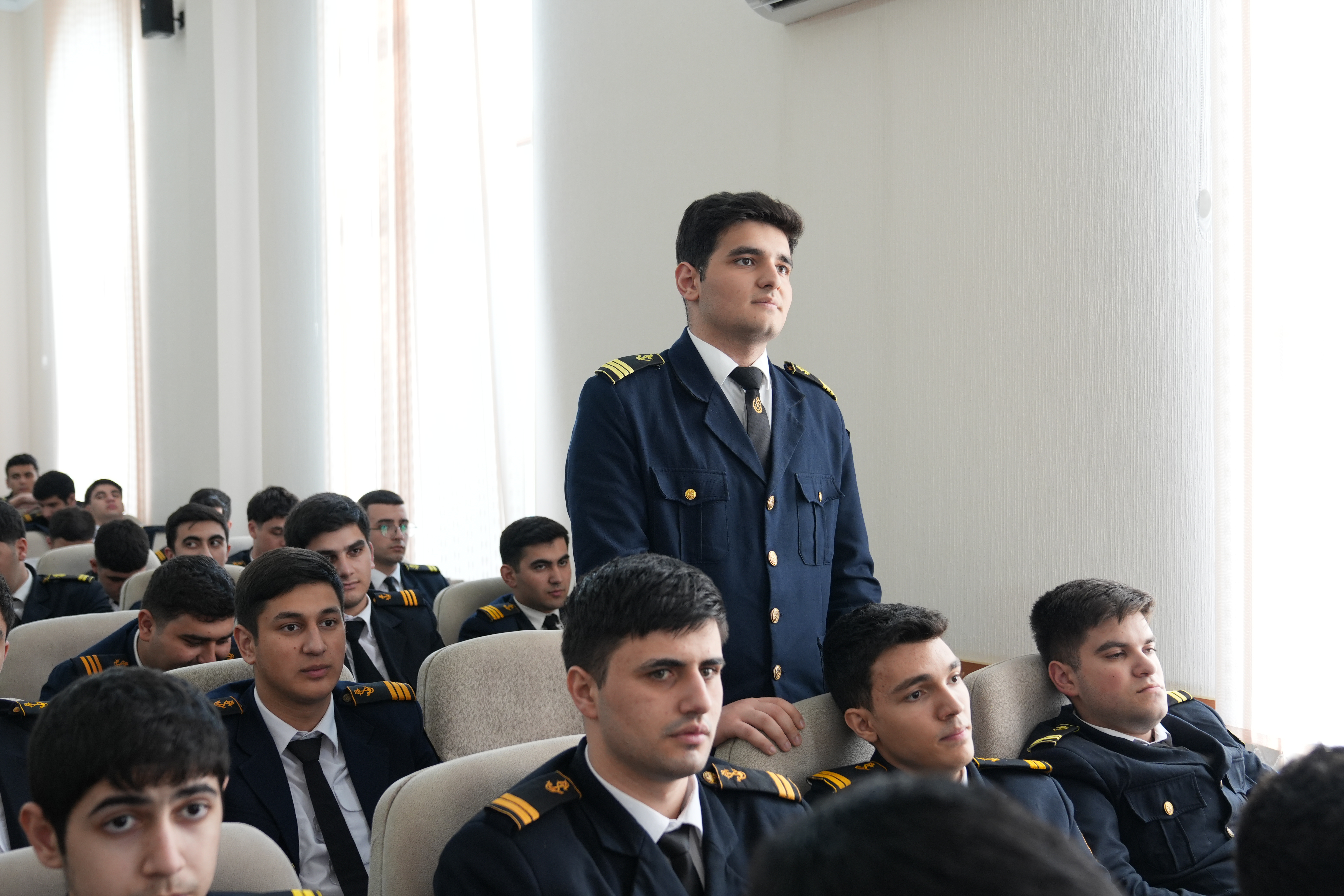 Firudin Qurbanov gələcəyin dənizçiləri ilə görüşüb