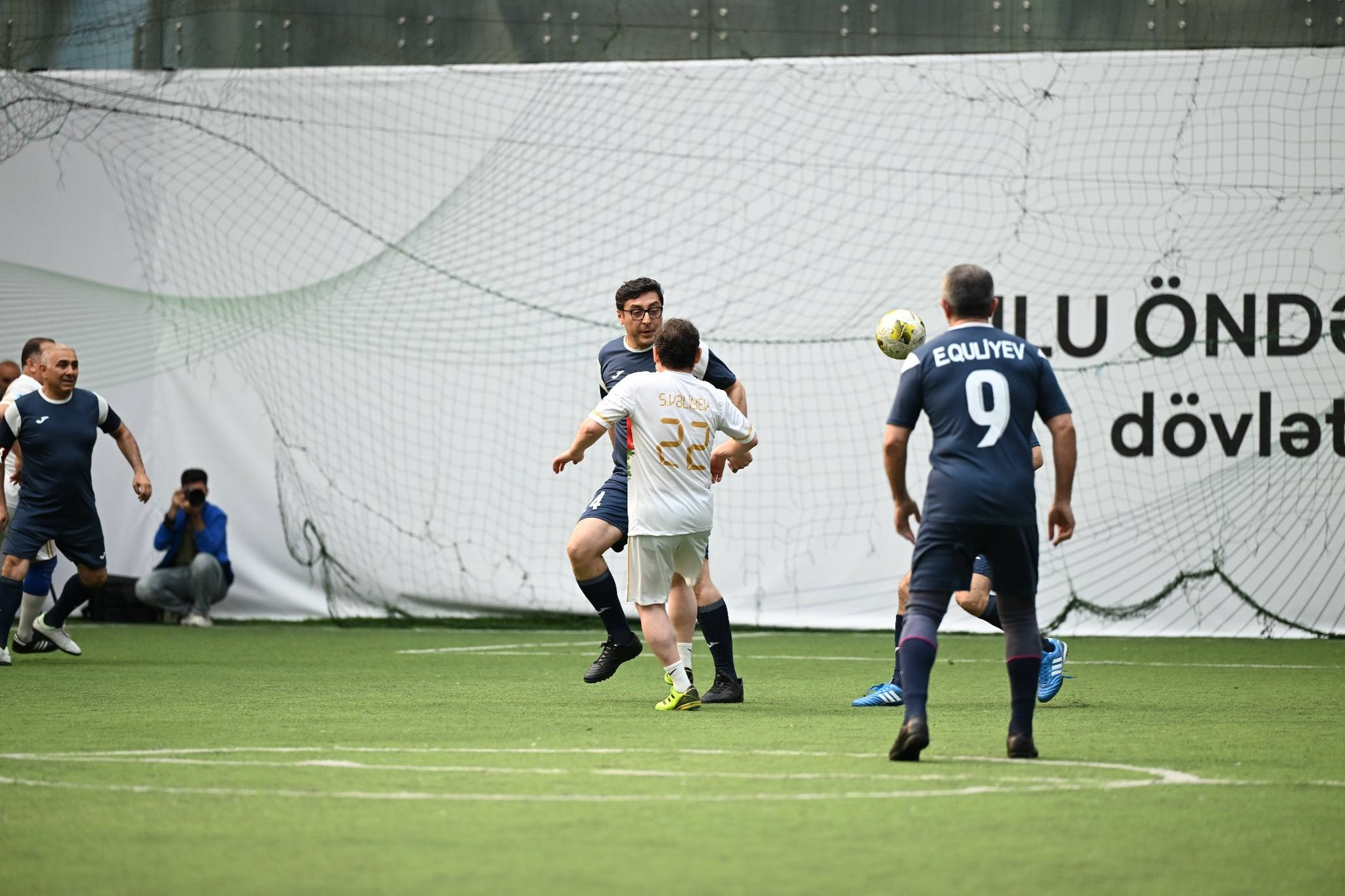 Hökumət və parlament nümayəndələri futbol oynadılar