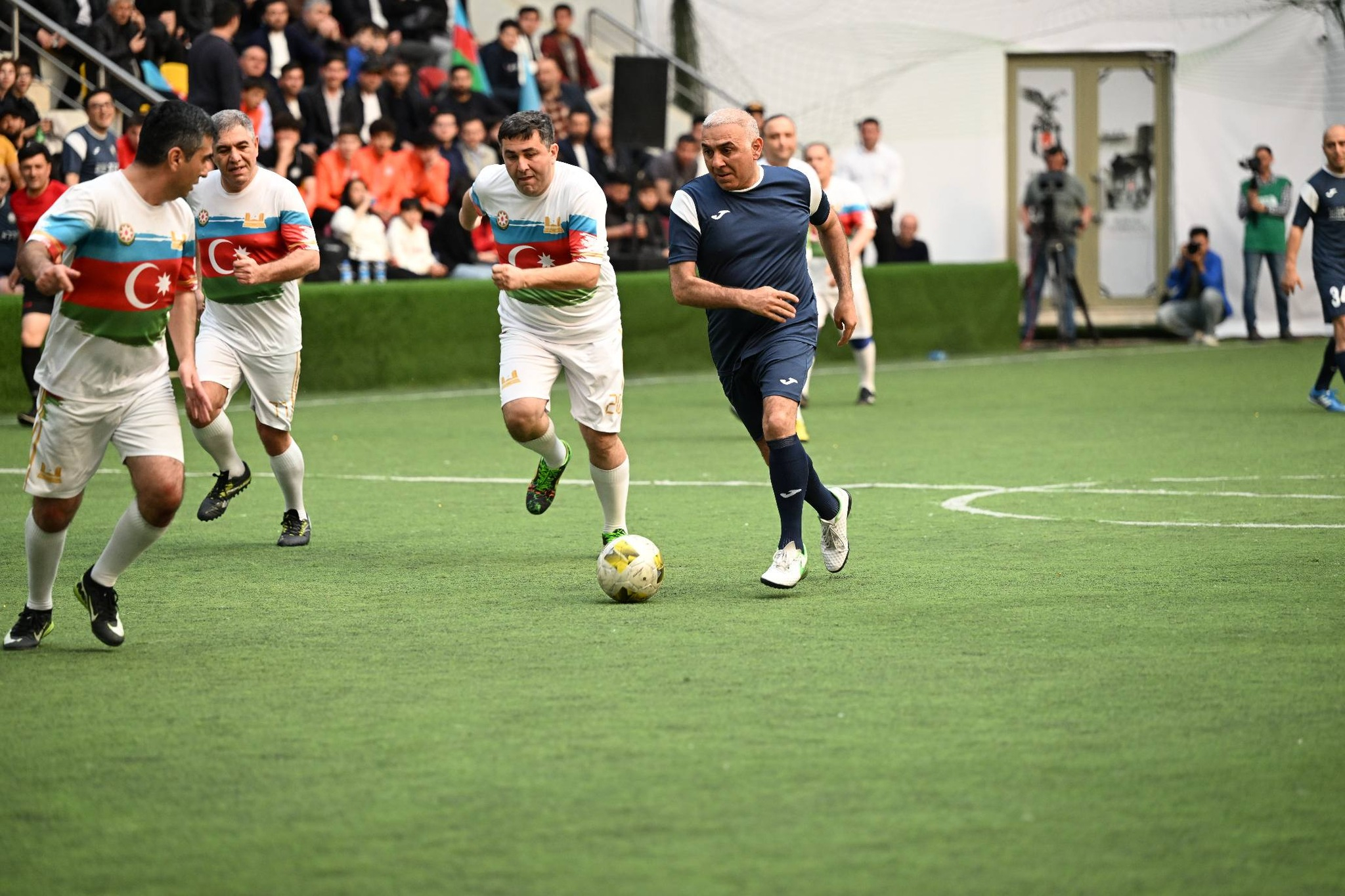 Hökumət və parlament nümayəndələri futbol oynadılar