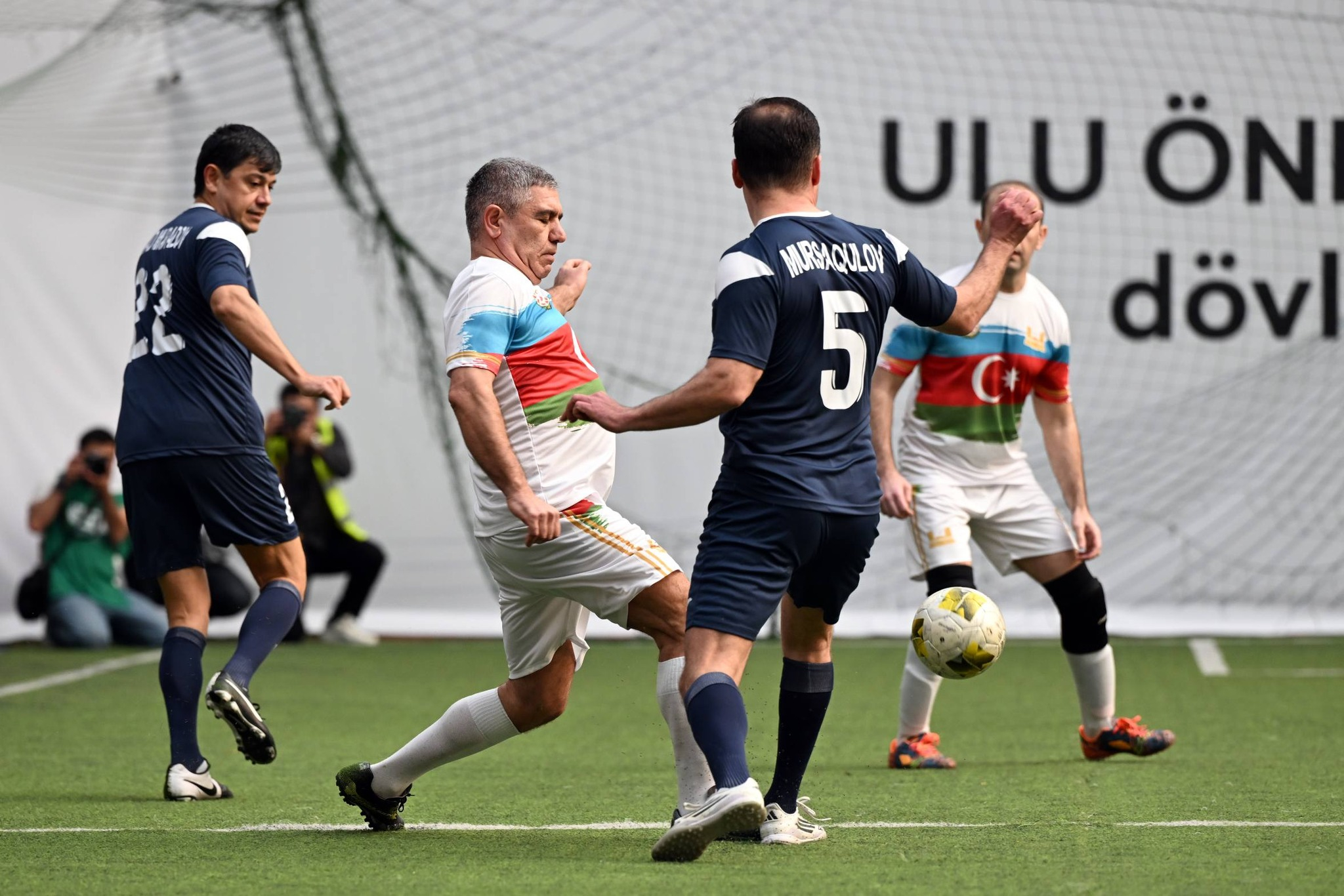 Hökumət və parlament nümayəndələri futbol oynadılar