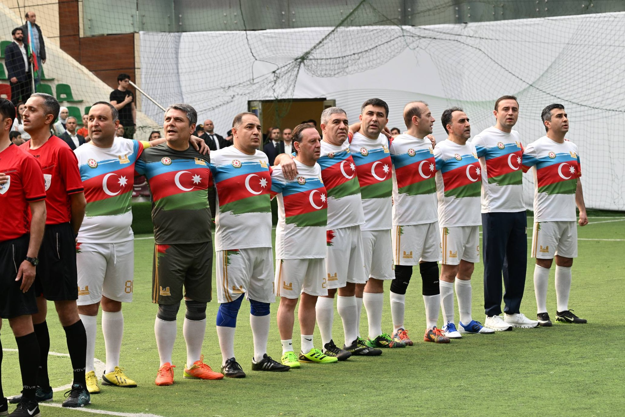Hökumət və parlament nümayəndələri futbol oynadılar