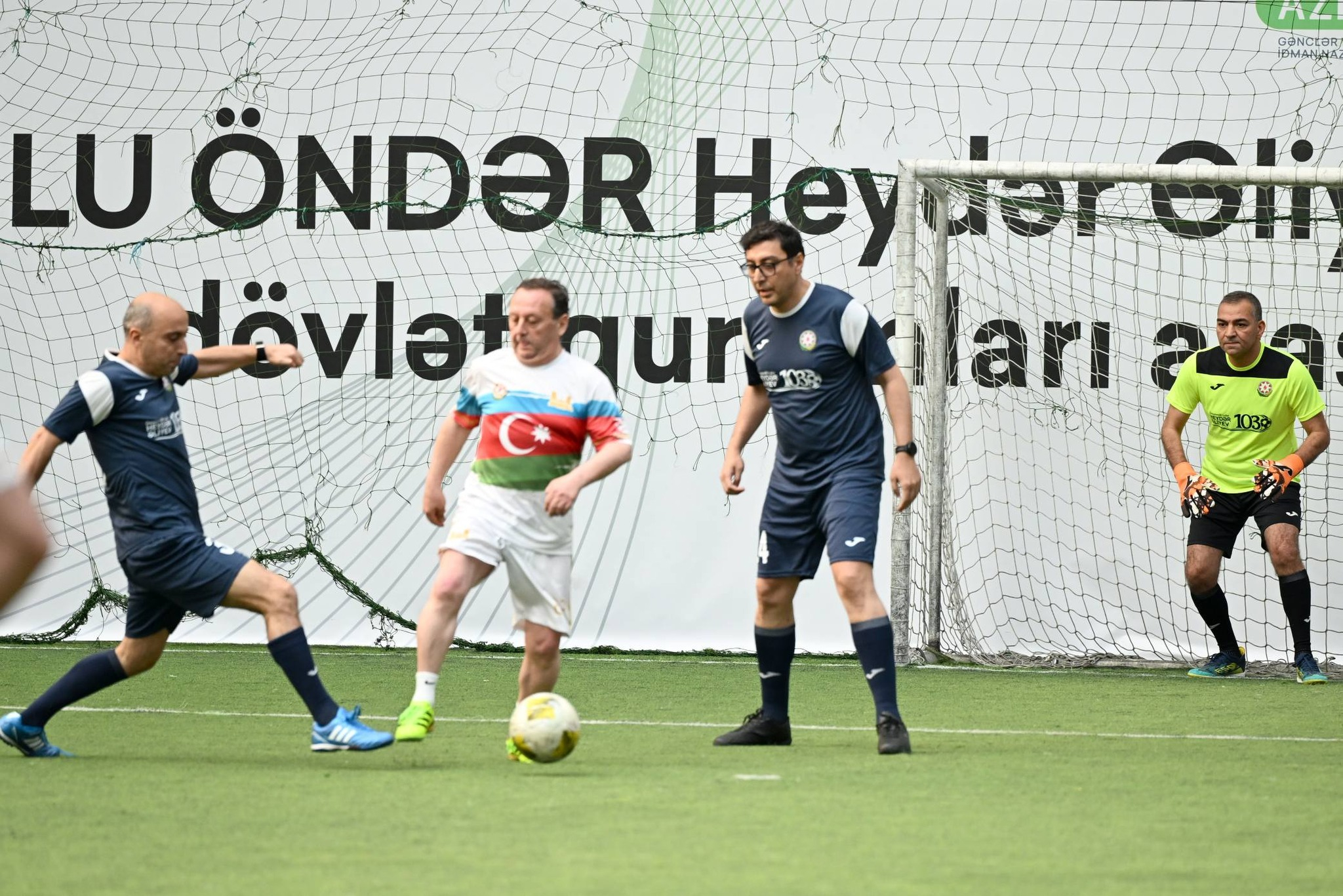 Hökumət və parlament nümayəndələri futbol oynadılar