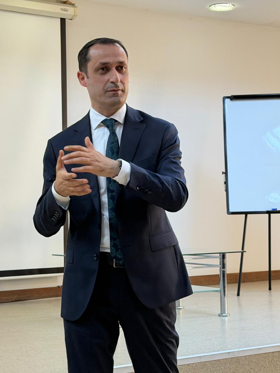 “Təhsil liderləri üçün Mini MBA Proqramı” çərçivəsində ustad dərsi keçirilib