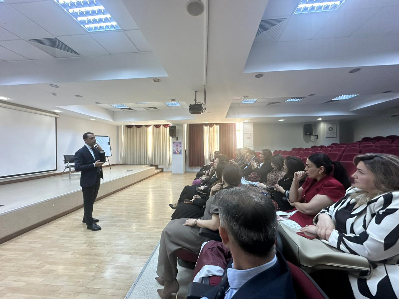 “Təhsil liderləri üçün Mini MBA Proqramı” çərçivəsində ustad dərsi keçirilib