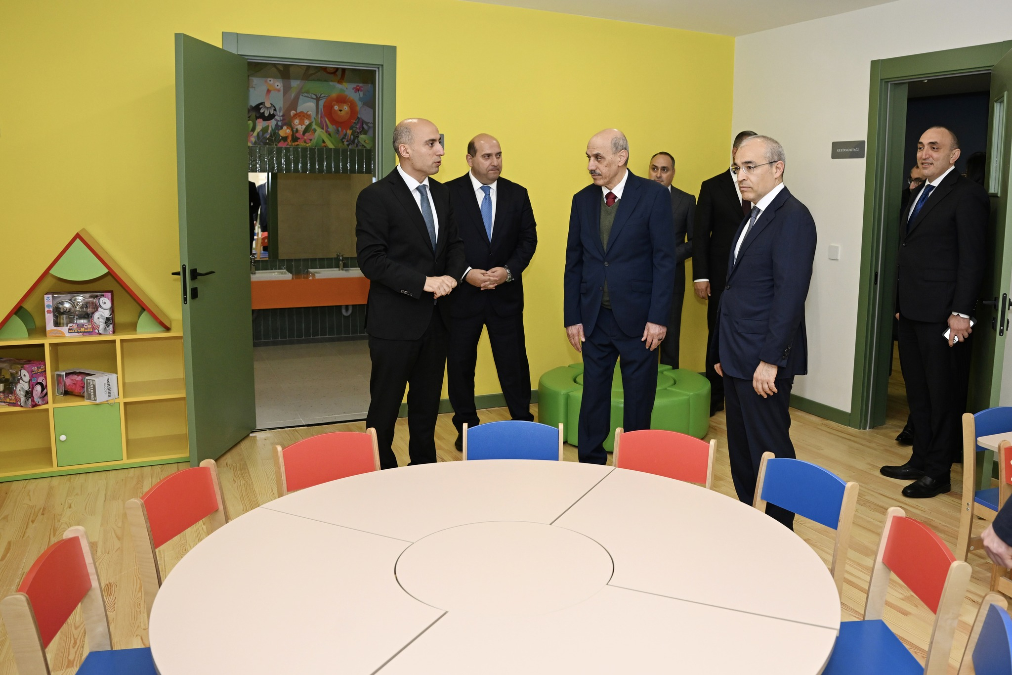 İİB nümayəndələri azad edilmiş ərazilərdə təhsil sahəsində görülən işlərlə tanış olub