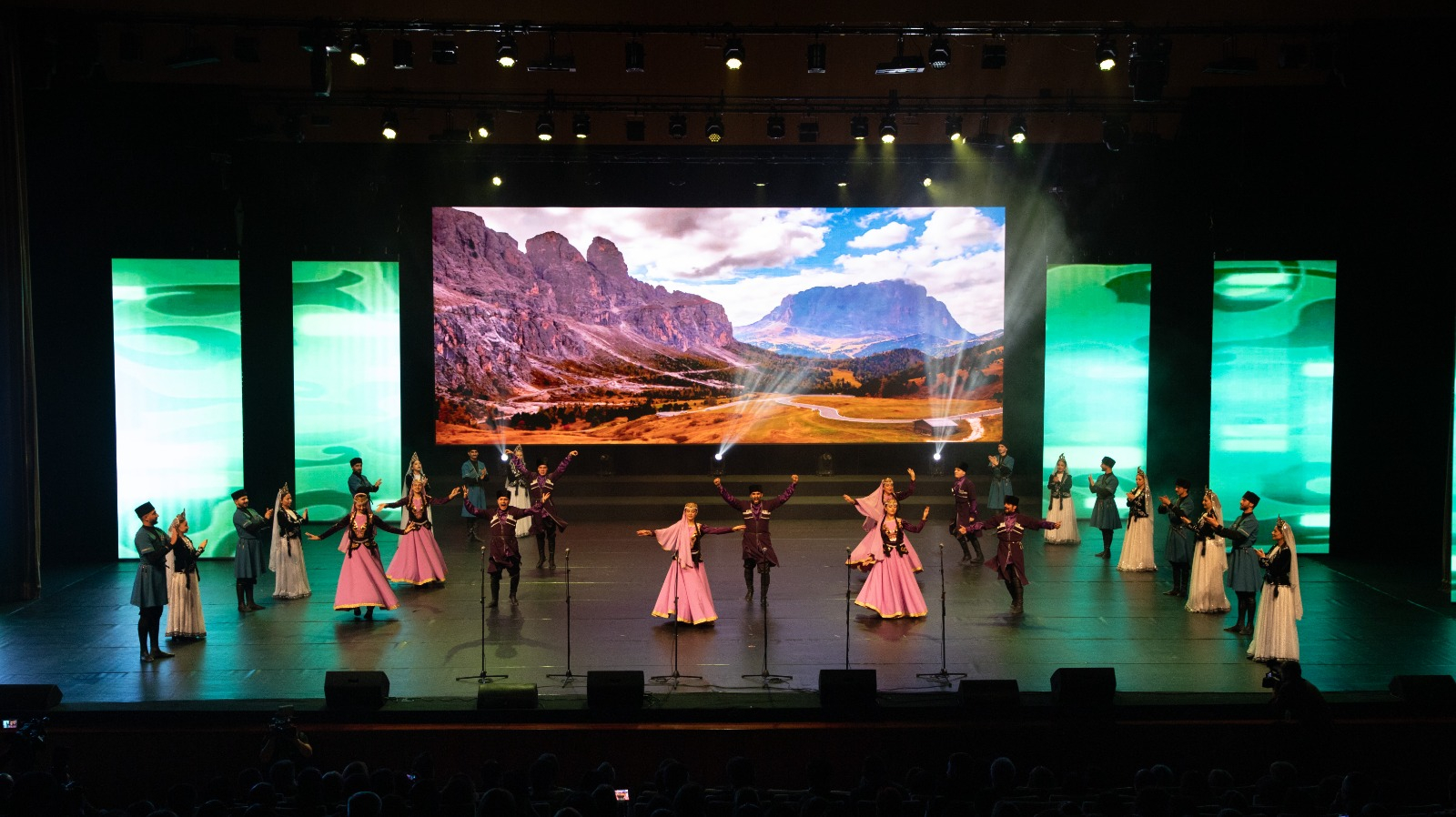 Bədii yaradıcılıq müsabiqə-festivalının yekun konserti keçirilib