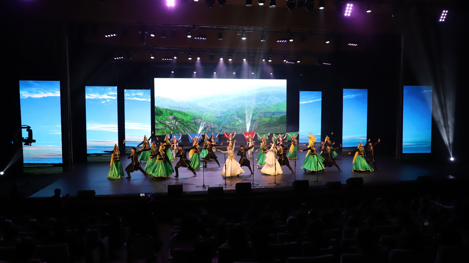 Bədii yaradıcılıq müsabiqə-festivalının yekun konserti keçirilib