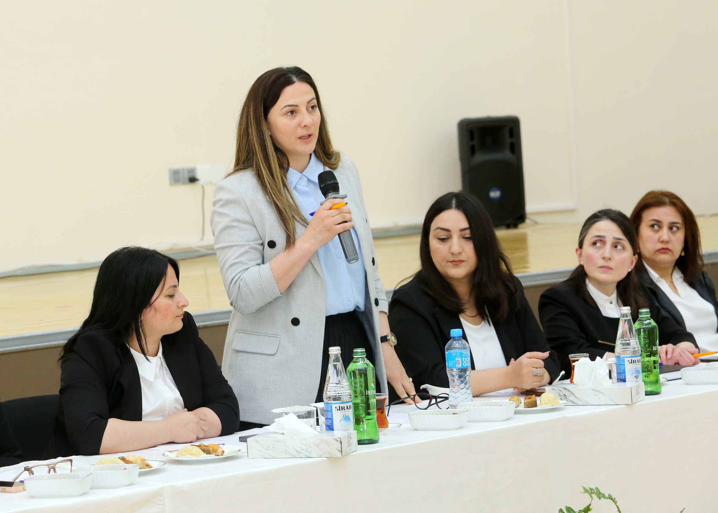 Təhsil İnstitutu Gəncədə Azərbaycan dili və ibtidai sinif müəllimləri ilə görüş keçirib