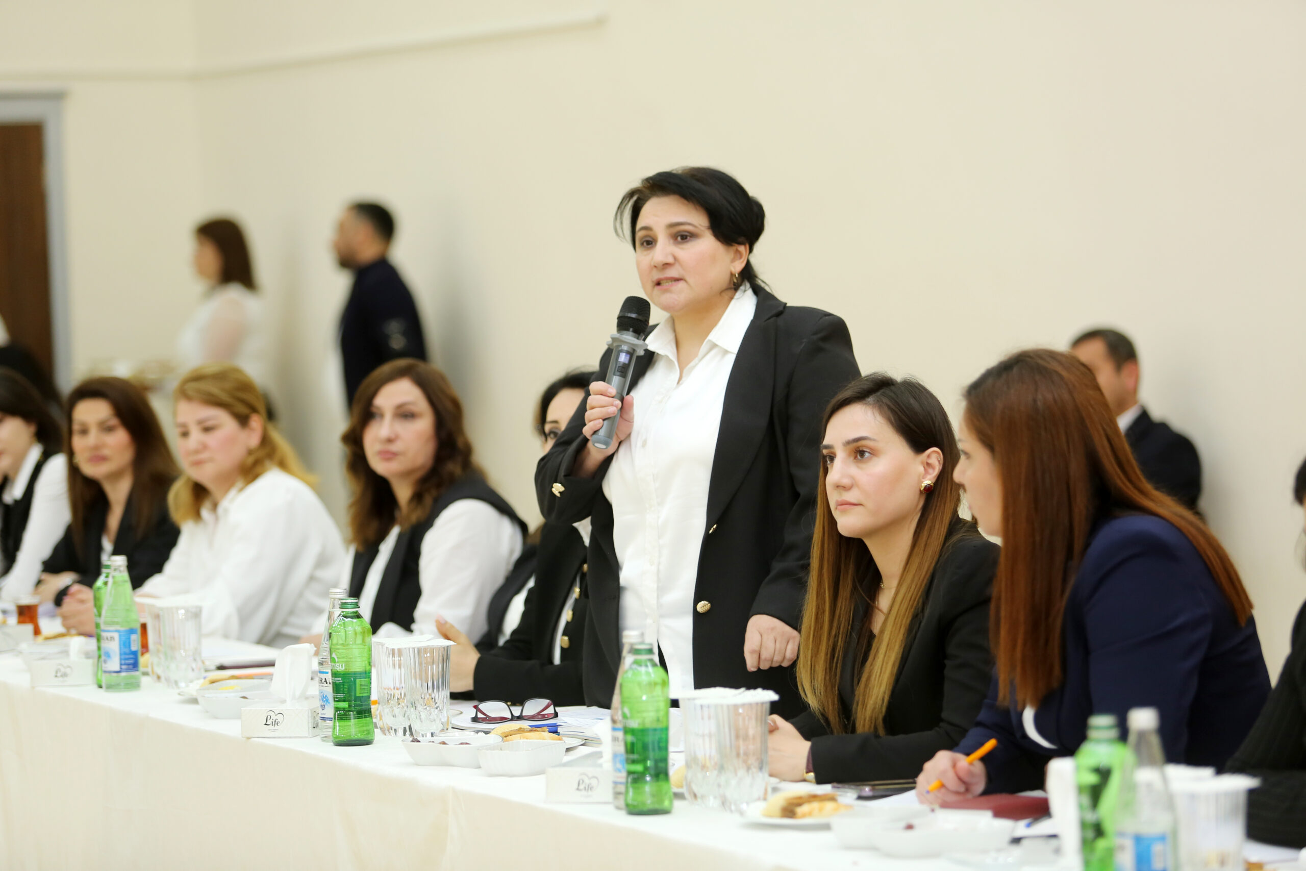 Təhsil İnstitutu Gəncədə Azərbaycan dili və ibtidai sinif müəllimləri ilə görüş keçirib