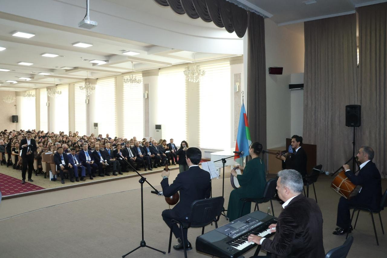 “Yeni dövrün Azərbaycanı” Bakı Slavyan Universitetində elmi konfransın mövzusu oldu