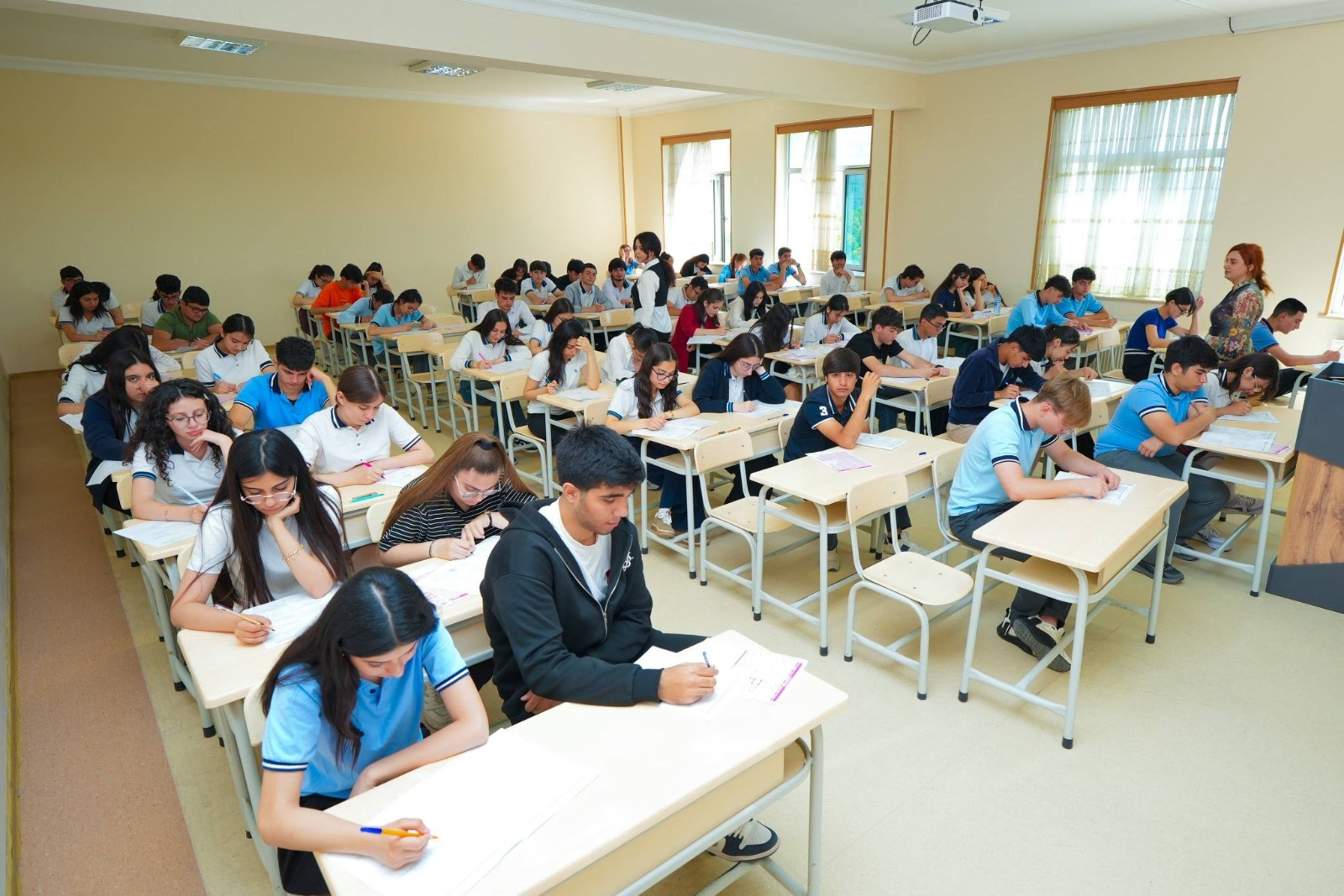Naxçıvanda XI sinif şagirdləri üçün monitorinq qiymətləndirmə imtahanı keçirilib