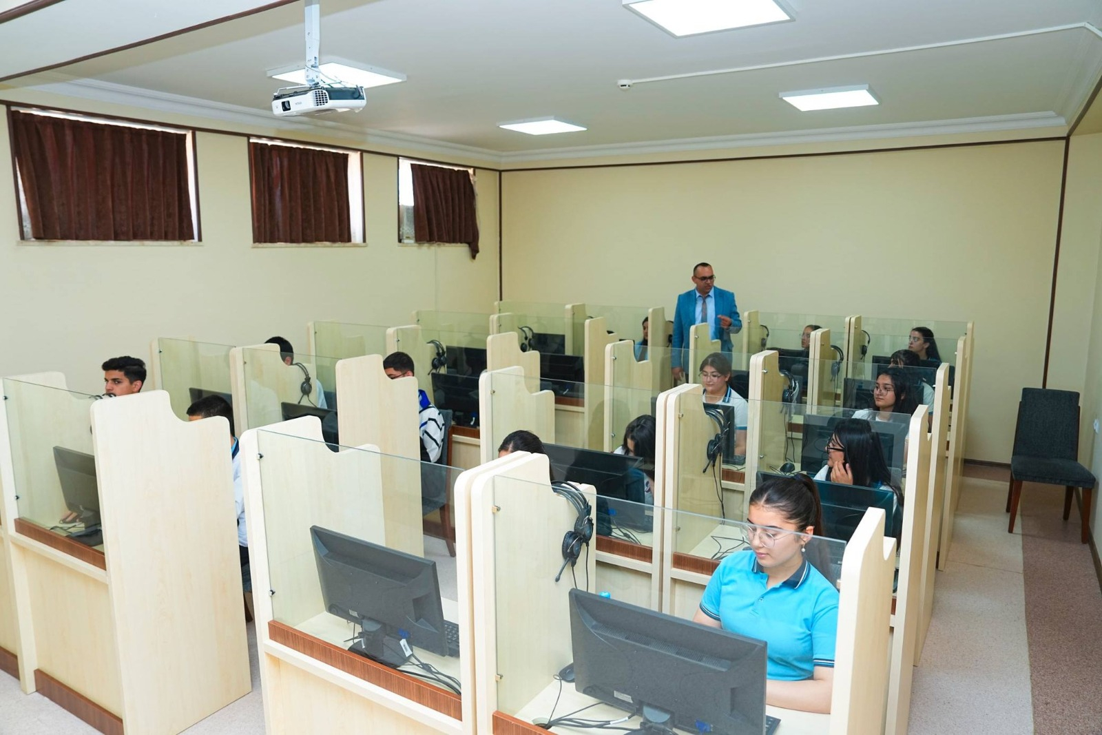 Naxçıvanda XI sinif şagirdləri üçün monitorinq qiymətləndirmə imtahanı keçirilib
