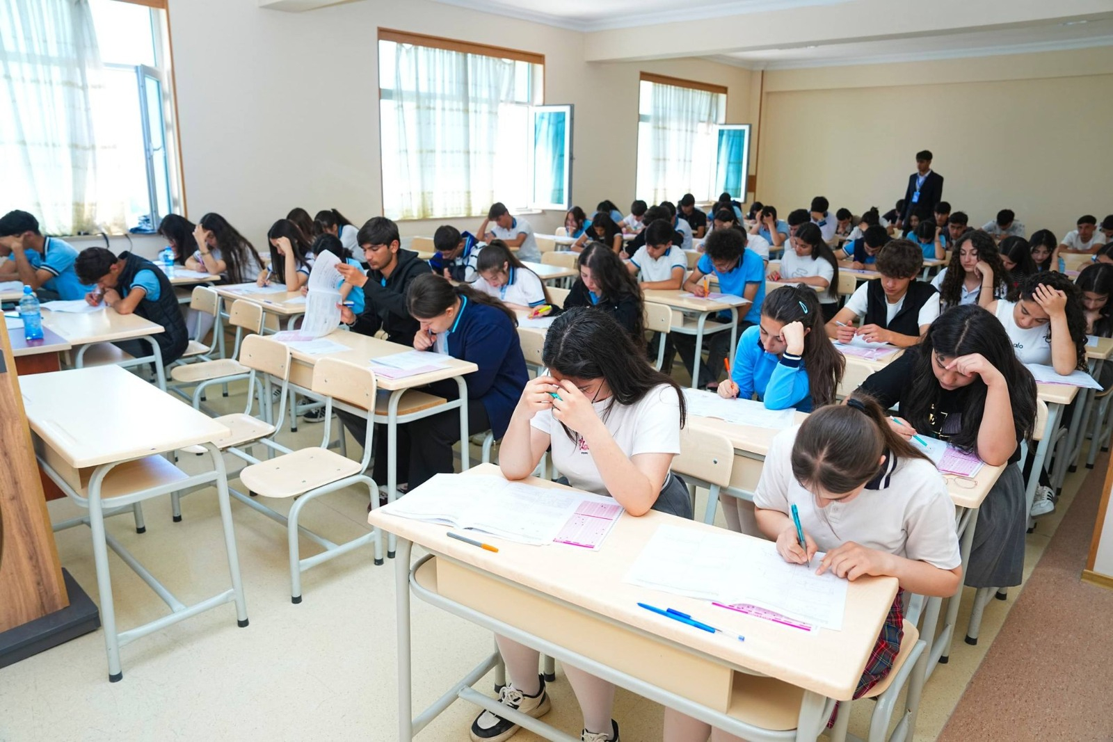 Naxçıvanda XI sinif şagirdləri üçün monitorinq qiymətləndirmə imtahanı keçirilib