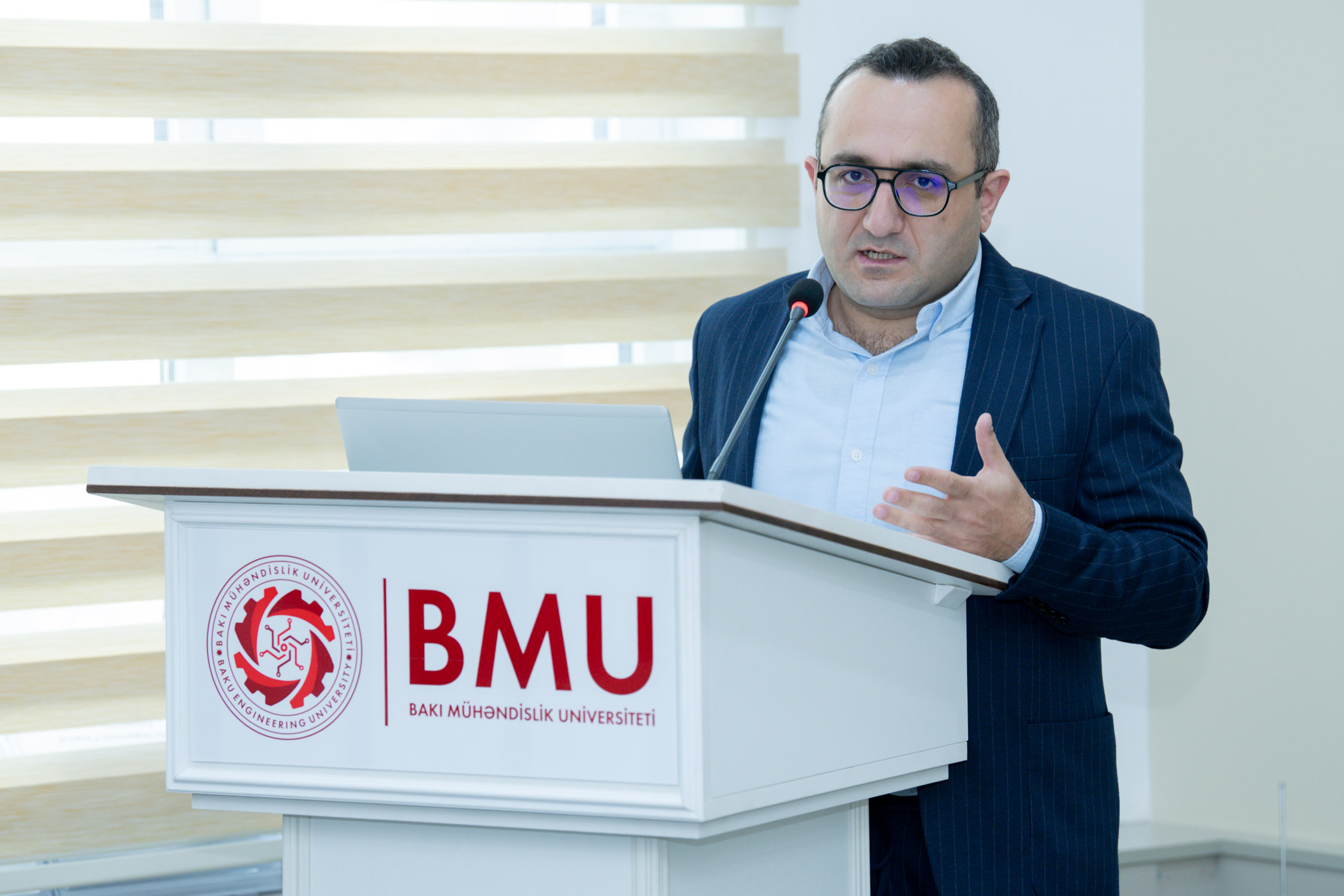 BMU-da Almaniyada fəaliyyət göstərən mütəxəssisin iştirakı ilə seminar keçirilib