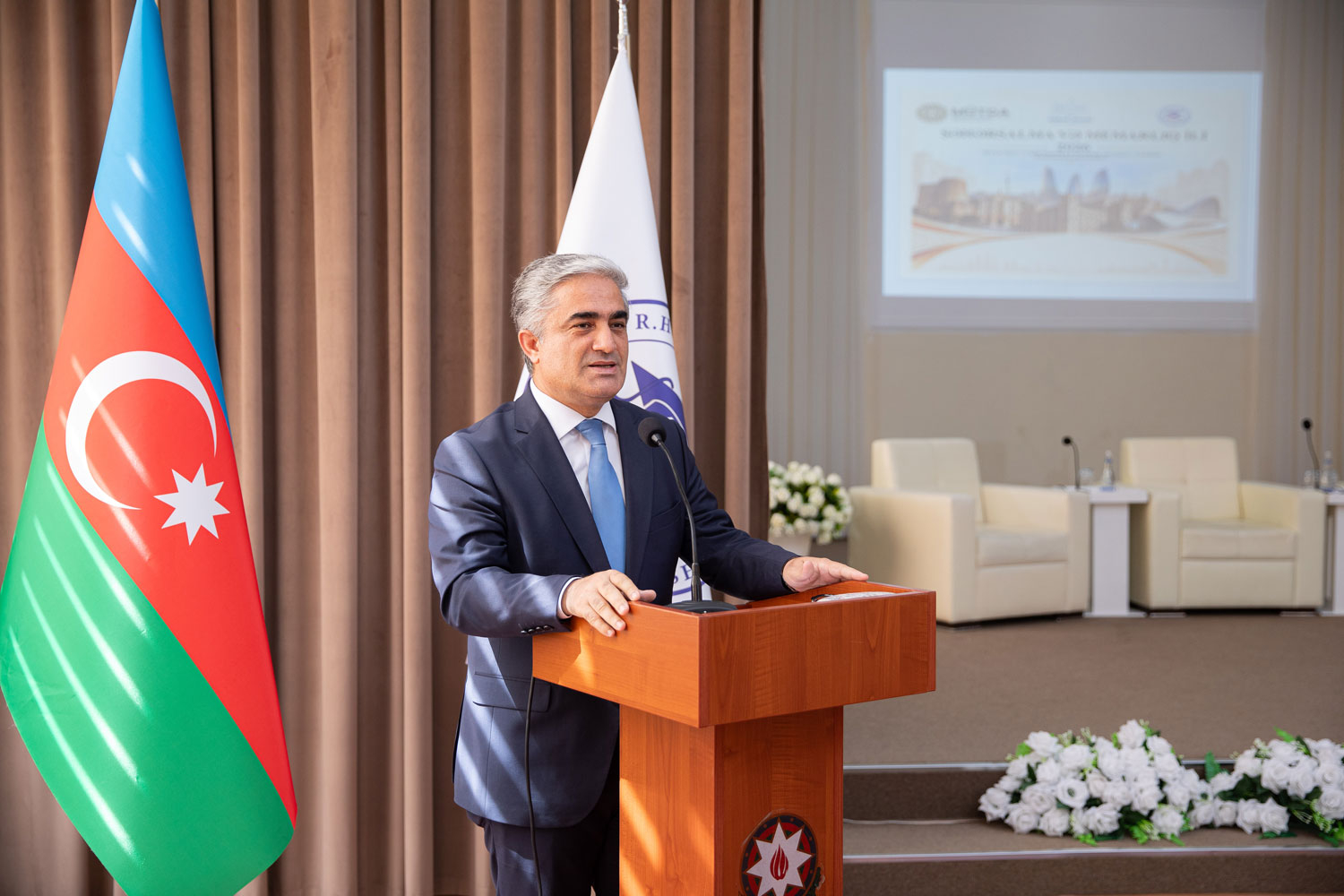 “İntellekt” məktəb-liseydə şəhərsalma və milli memarlıq irsi müzakirə olunub