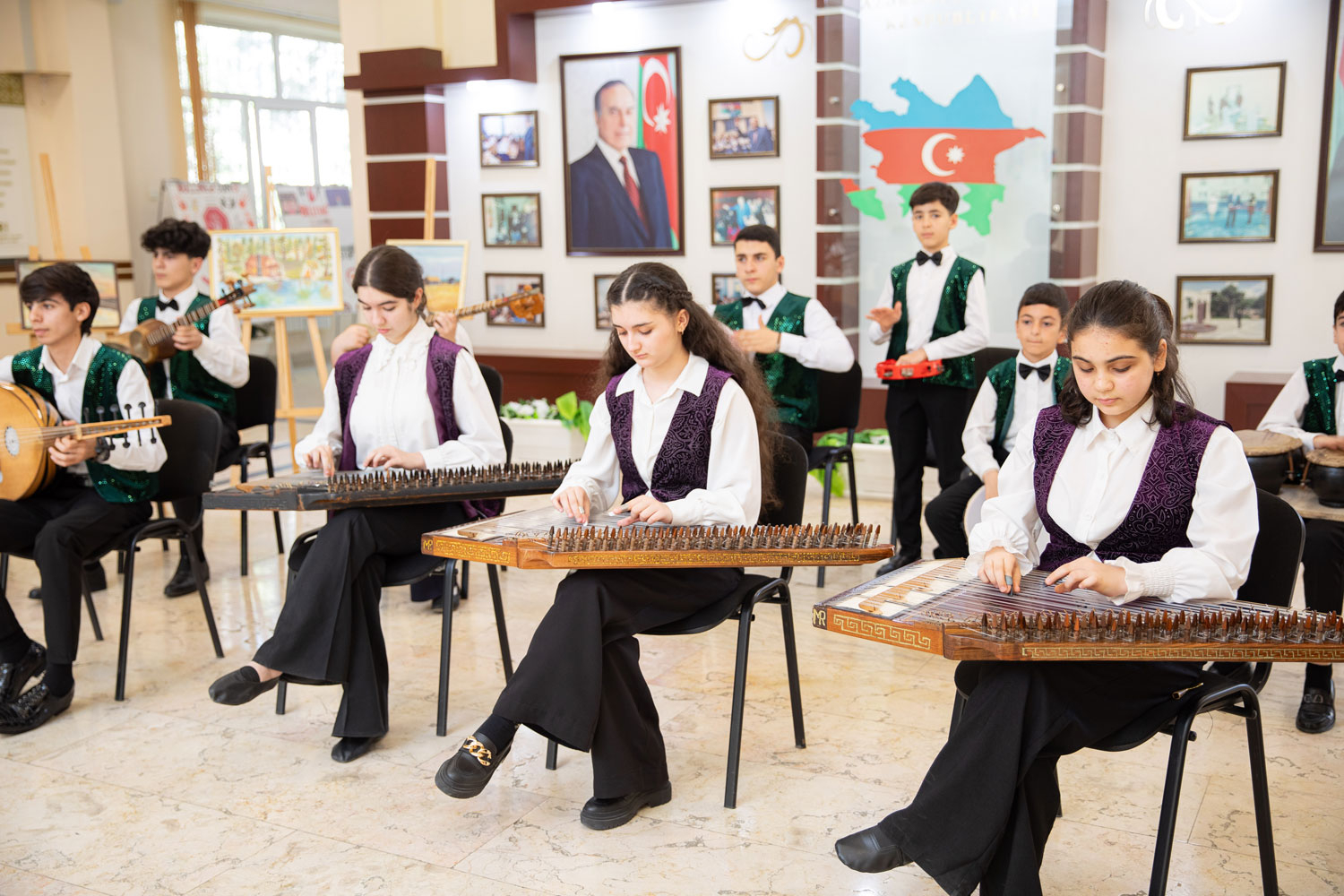 “İntellekt” məktəb-liseydə şəhərsalma və milli memarlıq irsi müzakirə olunub