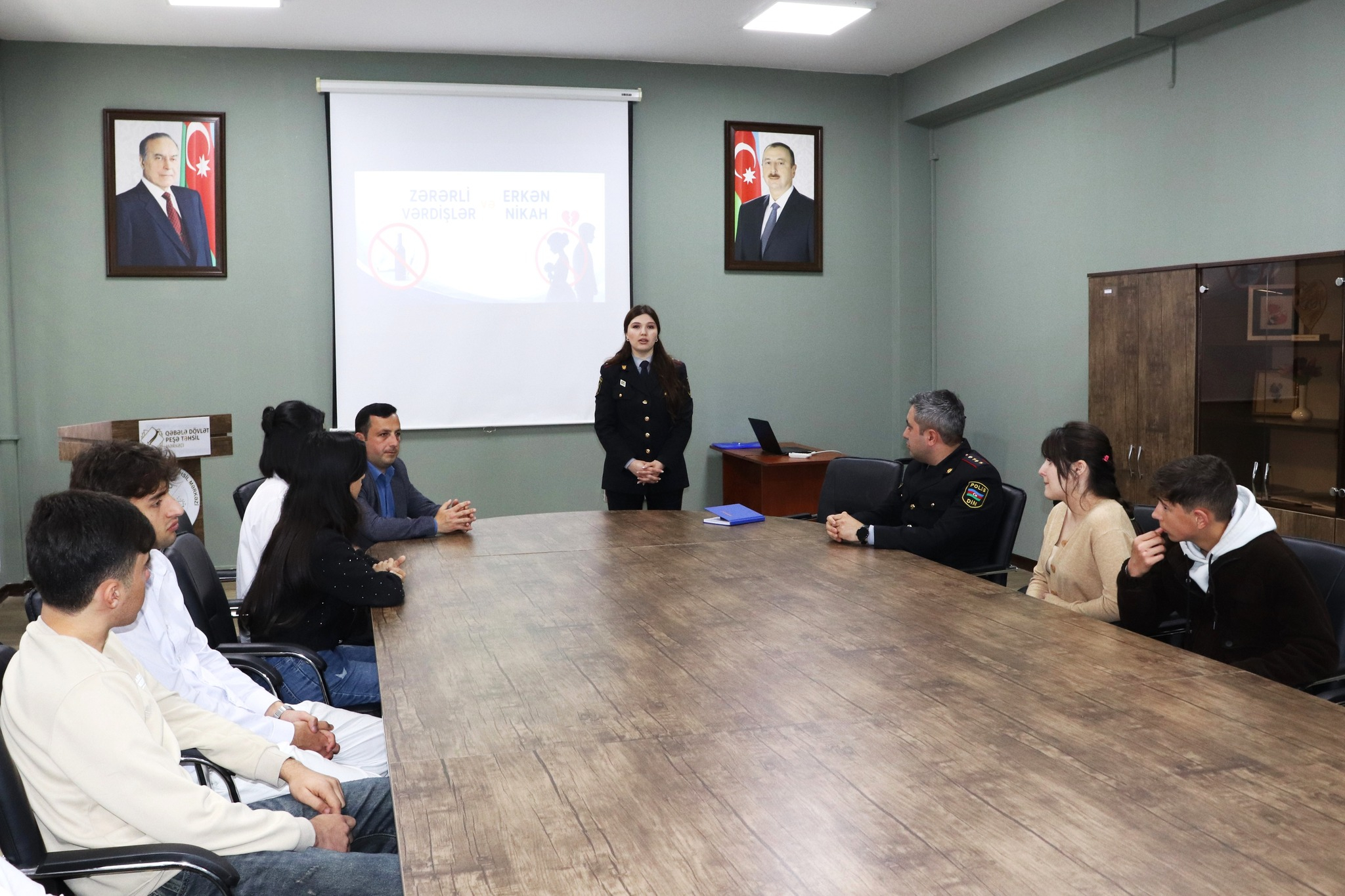 Qəbələdə gənclər erkən nikah və zərərli vərdişlərə qarşı maarifləndirilib