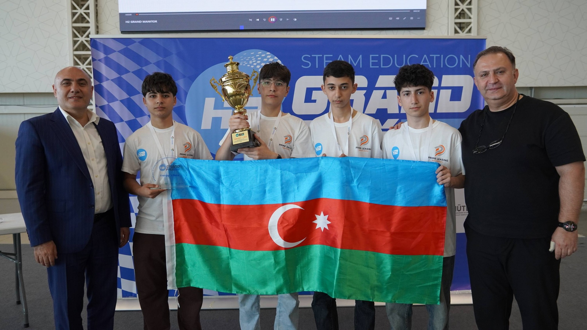 Məktəblilər arasında hidrogenlə işləyən avtomobillərin yarışı üzrə seçmə mərhələsi keçirilib