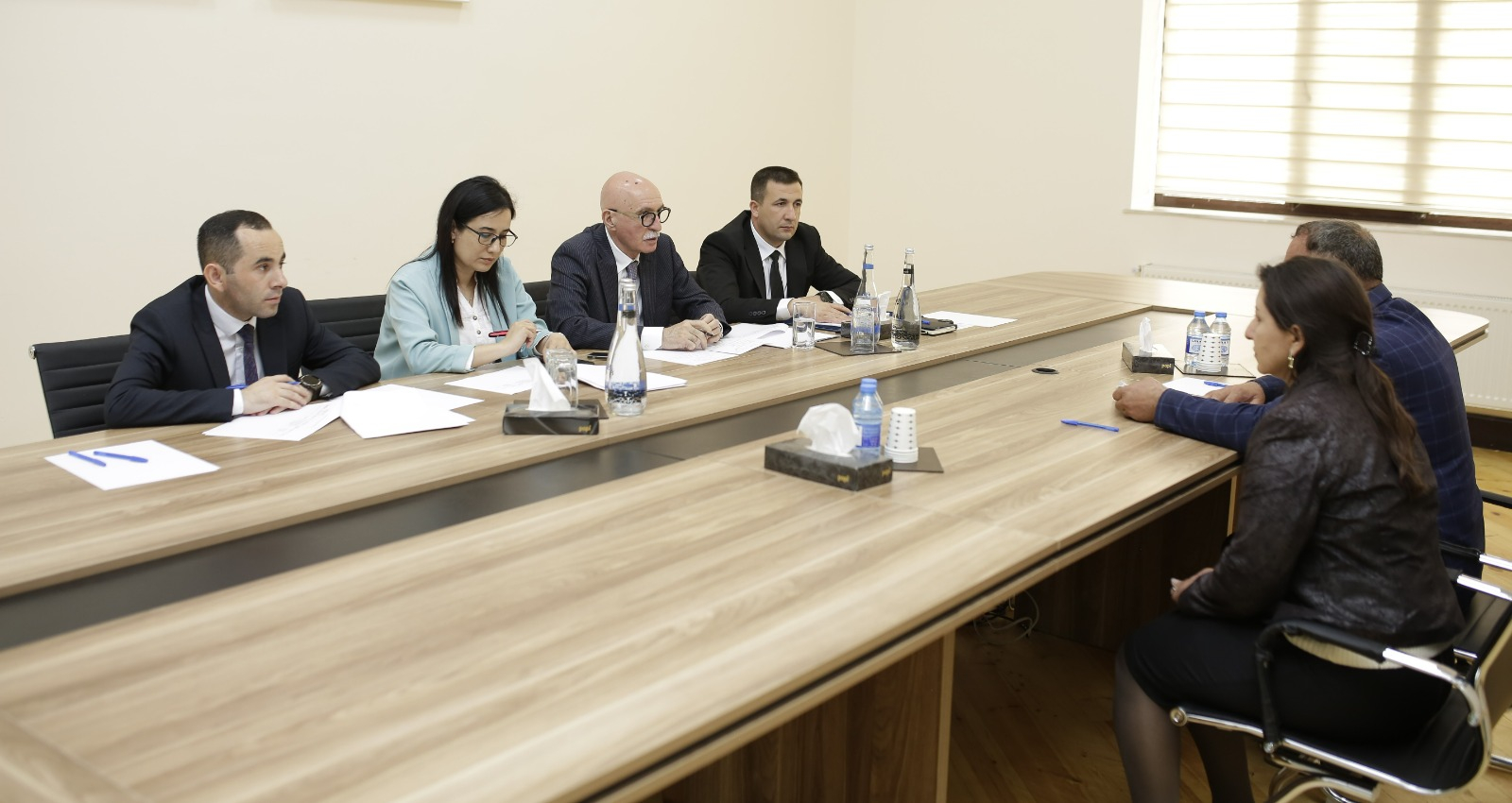 Firudin Qurbanov Tovuzda təhsil ictimaiyyəti, valideyn və şagirdlərlə görüşüb