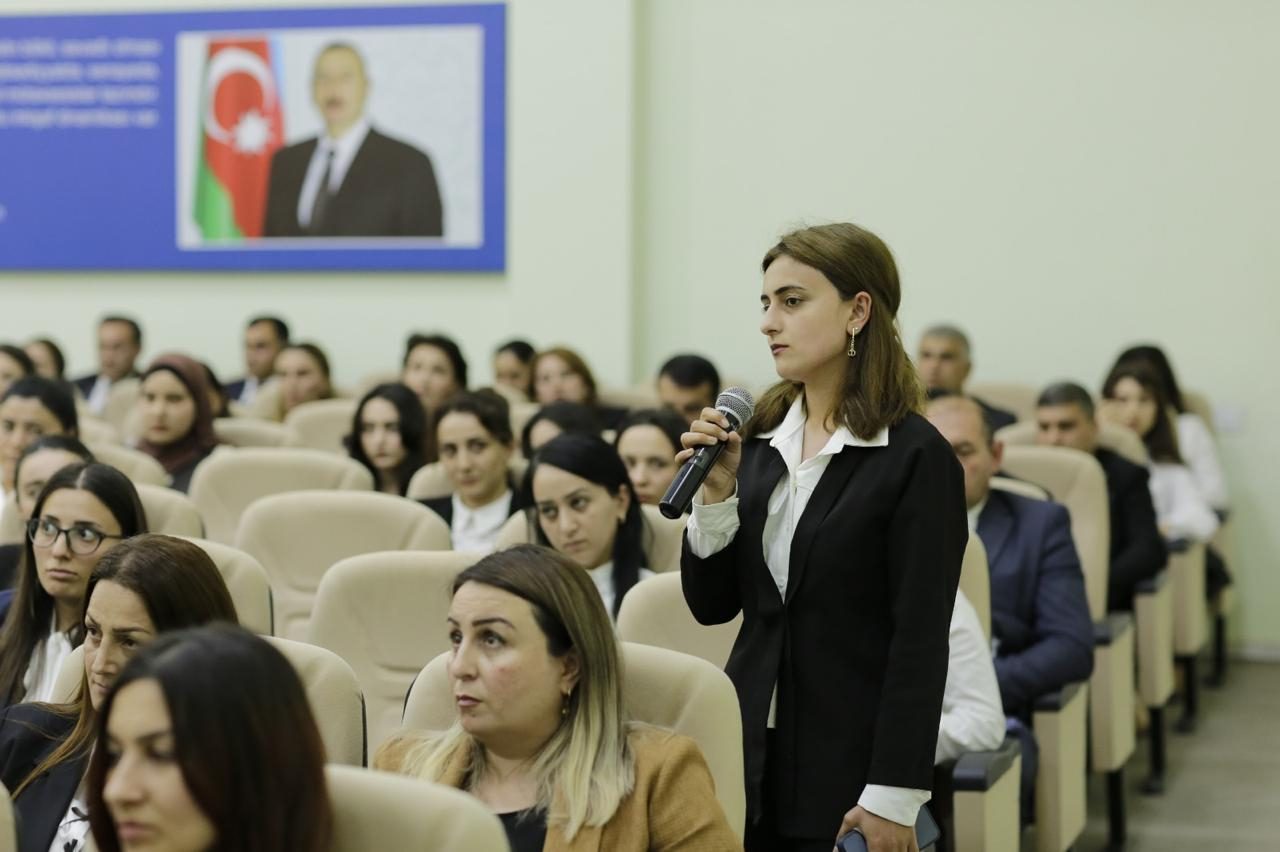 Firudin Qurbanov Tovuzda təhsil ictimaiyyəti, valideyn və şagirdlərlə görüşüb