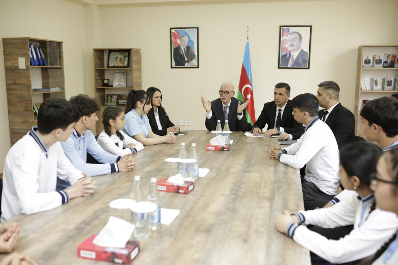 Firudin Qurbanov Tovuzda təhsil ictimaiyyəti, valideyn və şagirdlərlə görüşüb