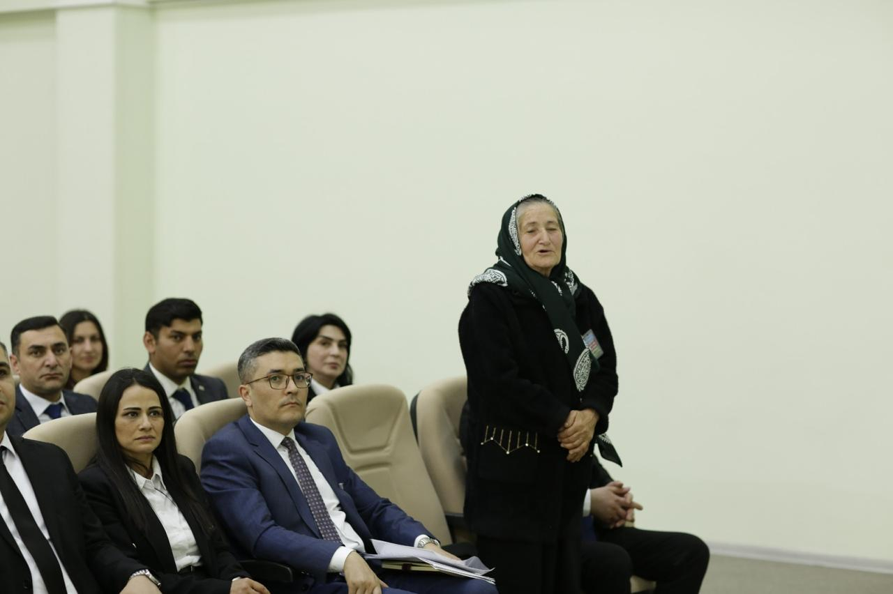 Firudin Qurbanov Tovuzda təhsil ictimaiyyəti, valideyn və şagirdlərlə görüşüb