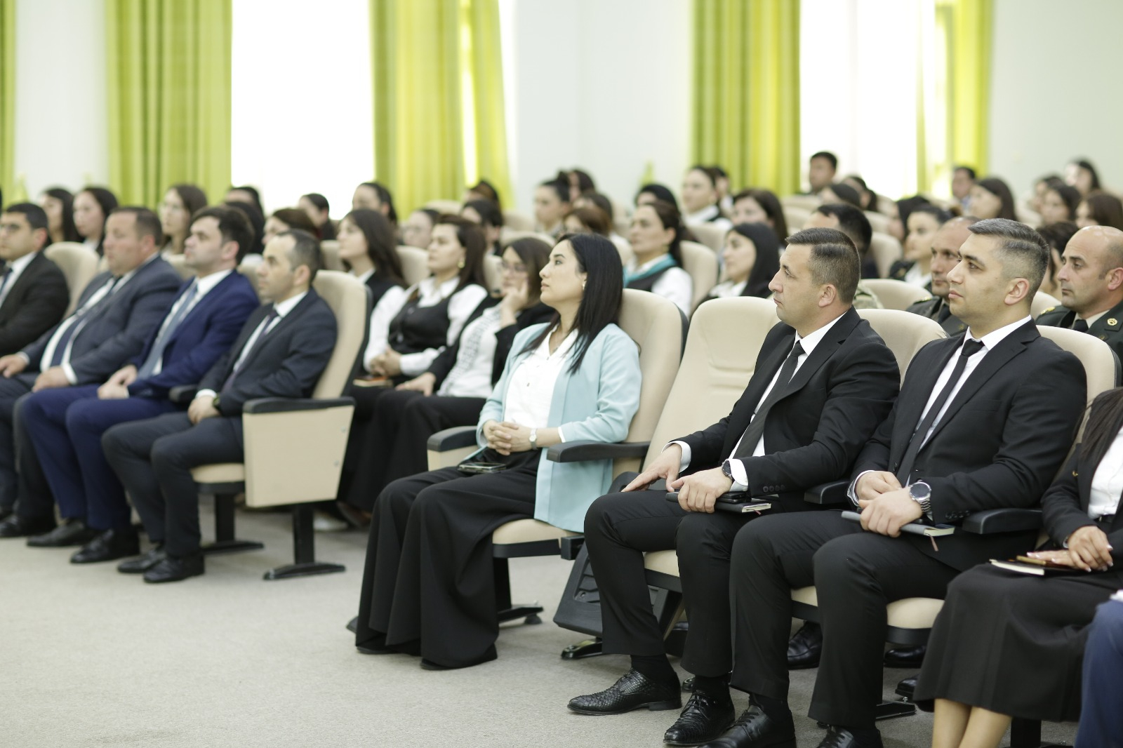 Firudin Qurbanov Tovuzda təhsil ictimaiyyəti, valideyn və şagirdlərlə görüşüb