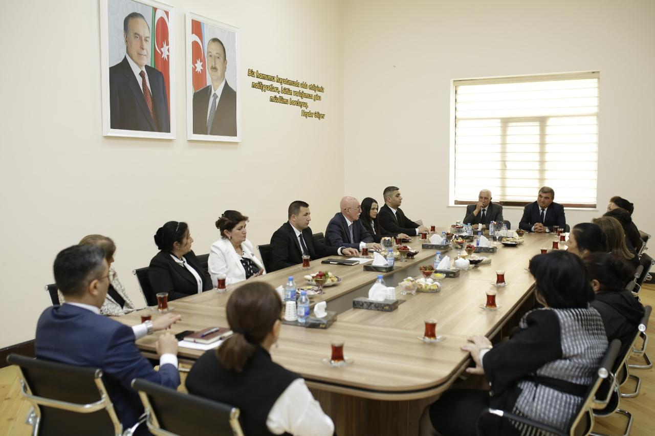 Firudin Qurbanov Tovuzda təhsil ictimaiyyəti, valideyn və şagirdlərlə görüşüb