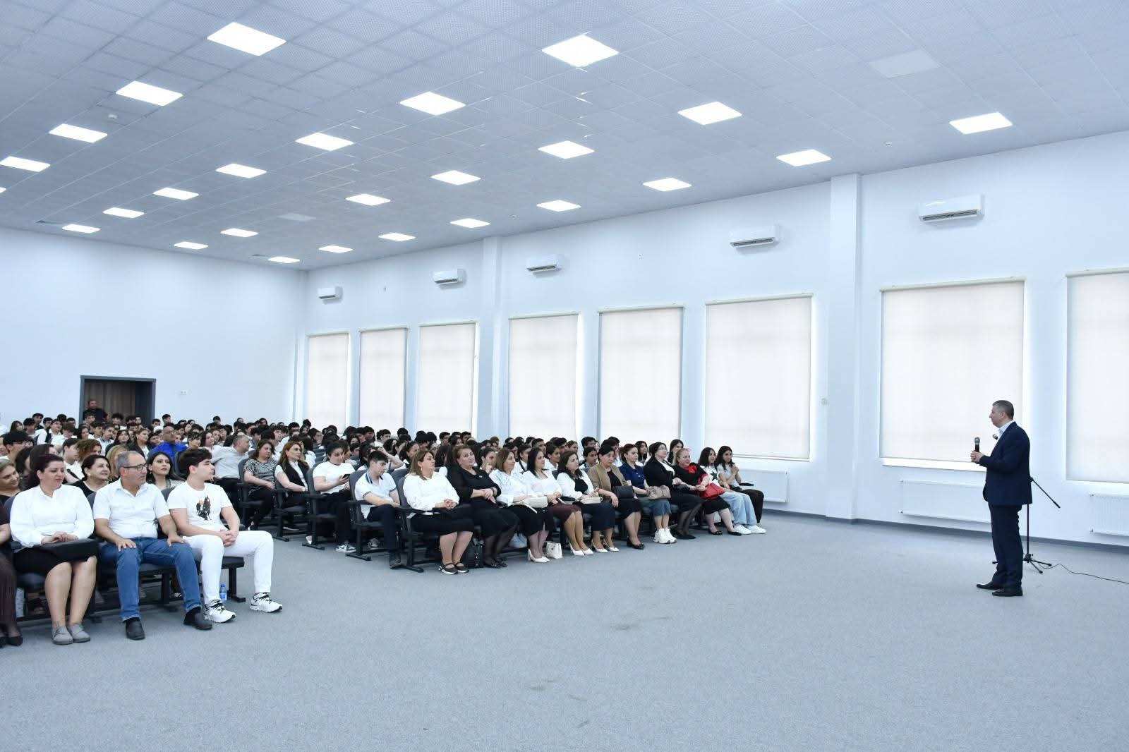 Abşeronda abituriyentlərlə ixtisas seçimi görüşü keçirilib