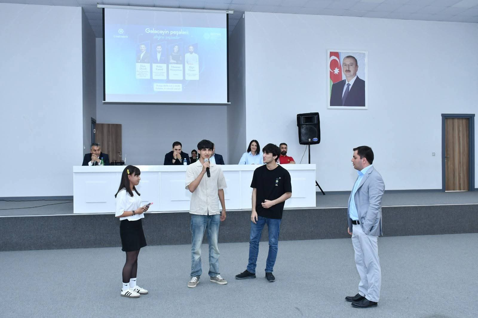 Abşeronda abituriyentlərlə ixtisas seçimi görüşü keçirilib