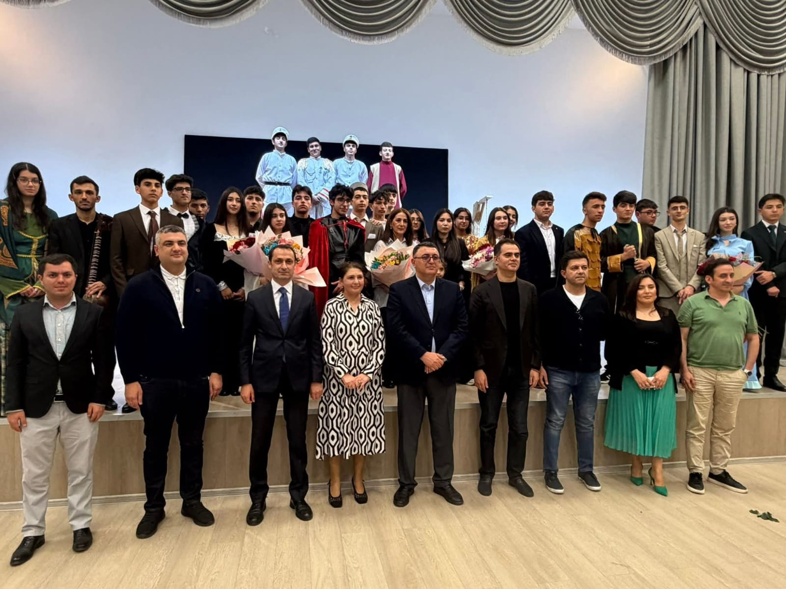 Şagirdlər "Oqtay Eloğlu" tamaşasına yeni nəfəs verdilər