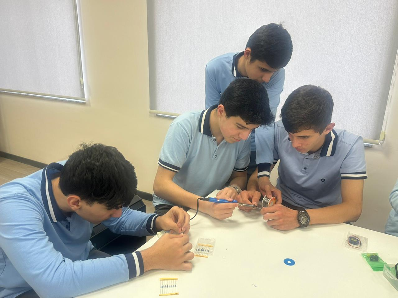 Adını deyirsən, işıq yanır: