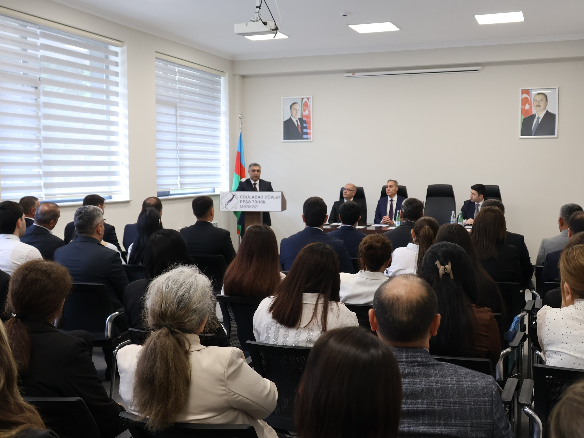 Cəlilabad Dövlət Peşə Təhsil Mərkəzinin yeni direktoru kollektivə təqdim olunub