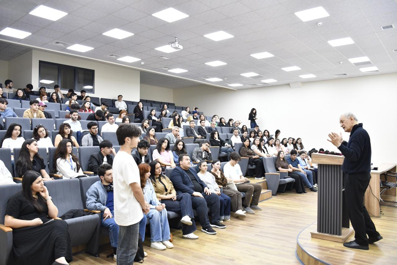 Qarabağ Universitetində xalq artisti Fəxrəddin Manafov ilə görüş keçirilib