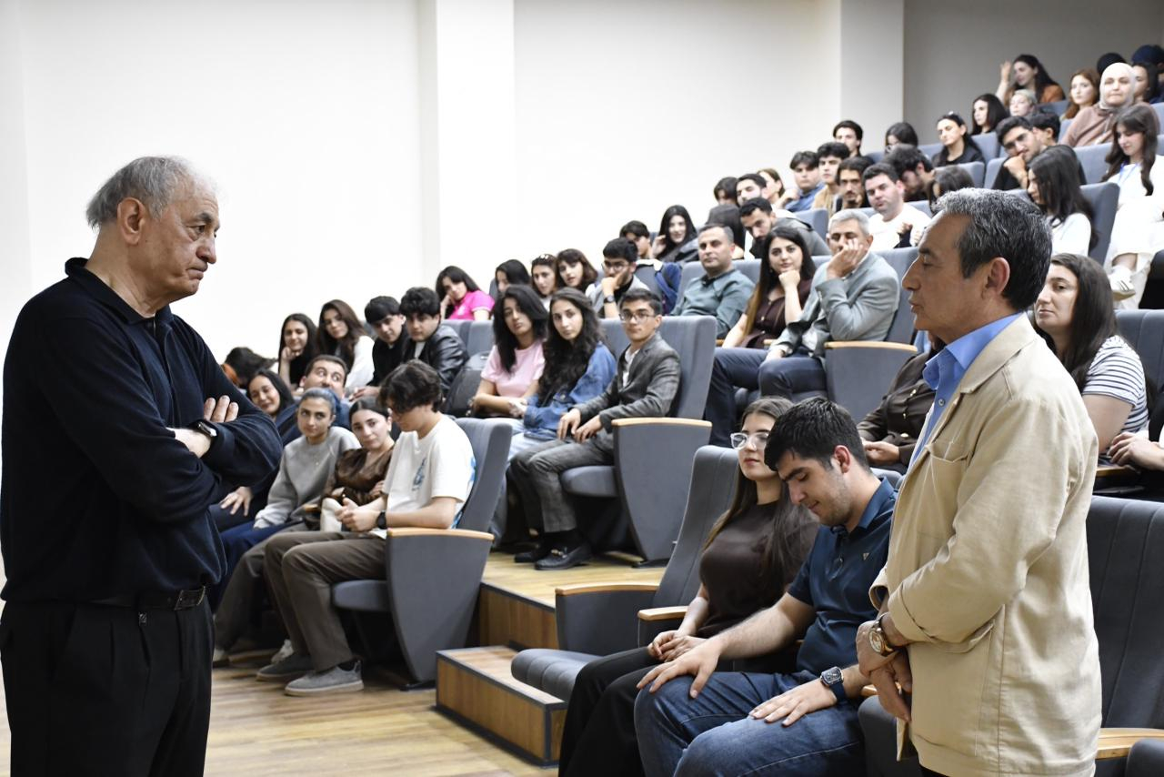 Qarabağ Universitetində xalq artisti Fəxrəddin Manafov ilə görüş keçirilib