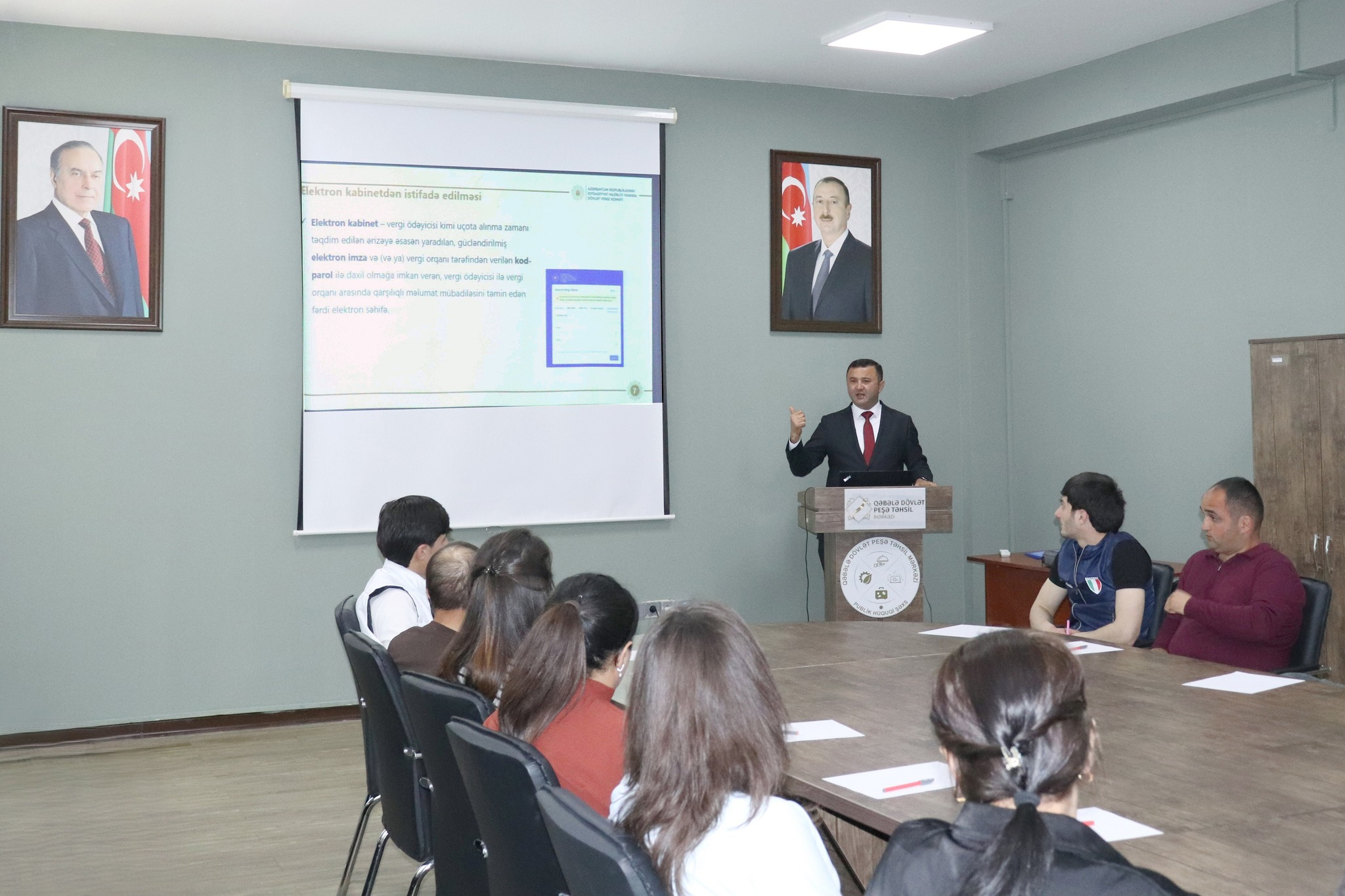 Peşə təhsili müəssisələrində vergi və maliyyə təlimləri keçirilib