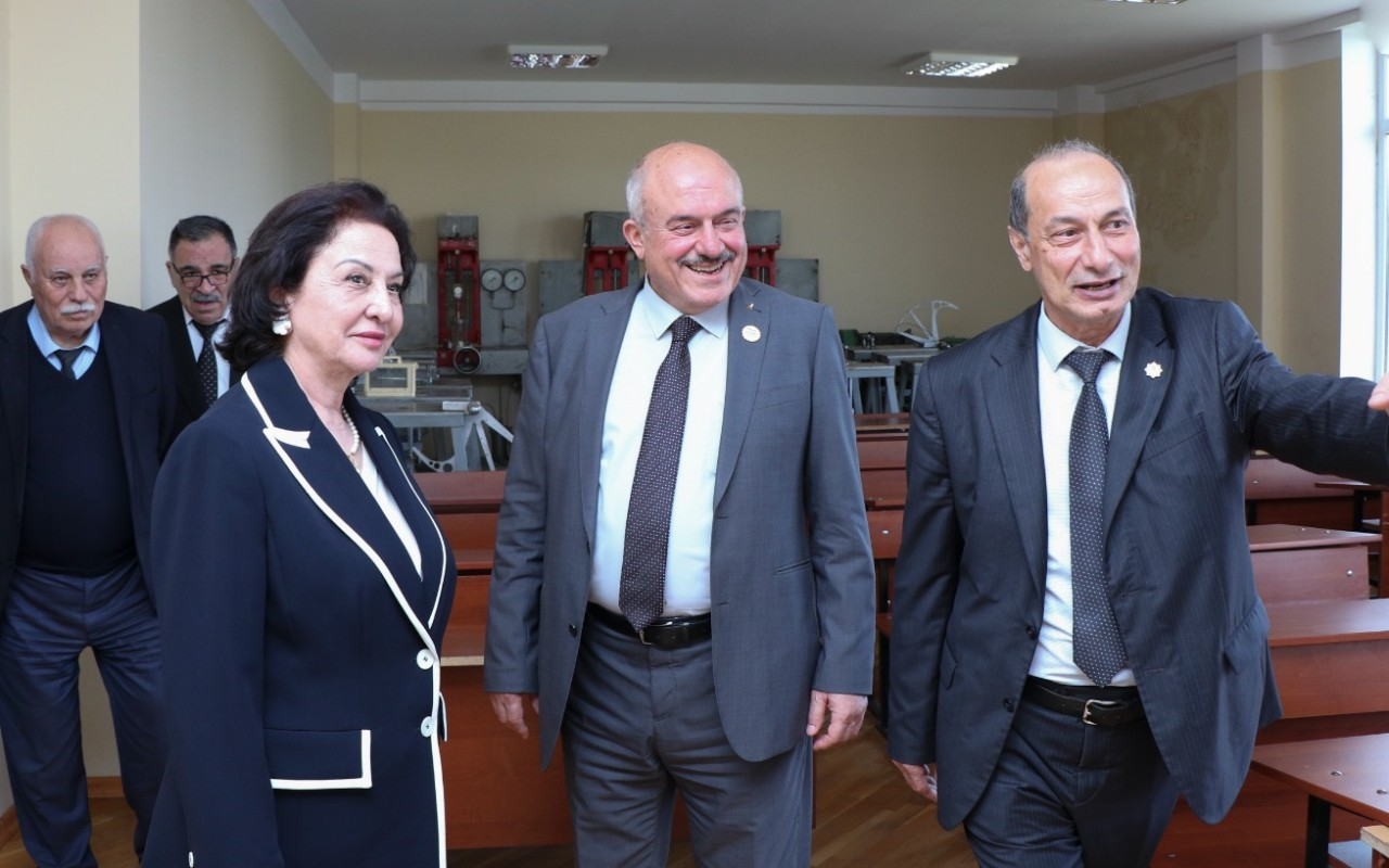 AzMİU məzunu Sami Hijjavi doğma universitetini ziyarət edib