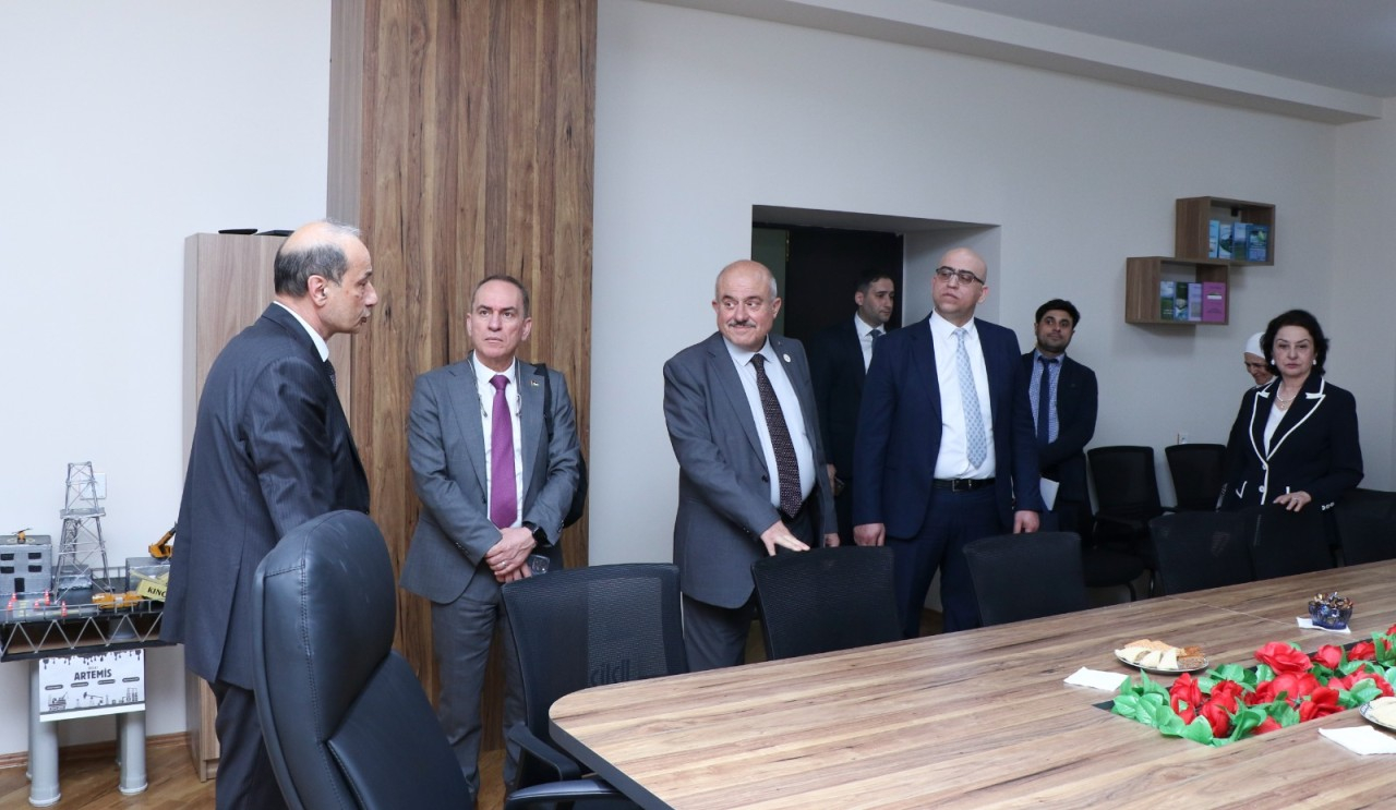 AzMİU məzunu Sami Hijjavi doğma universitetini ziyarət edib
